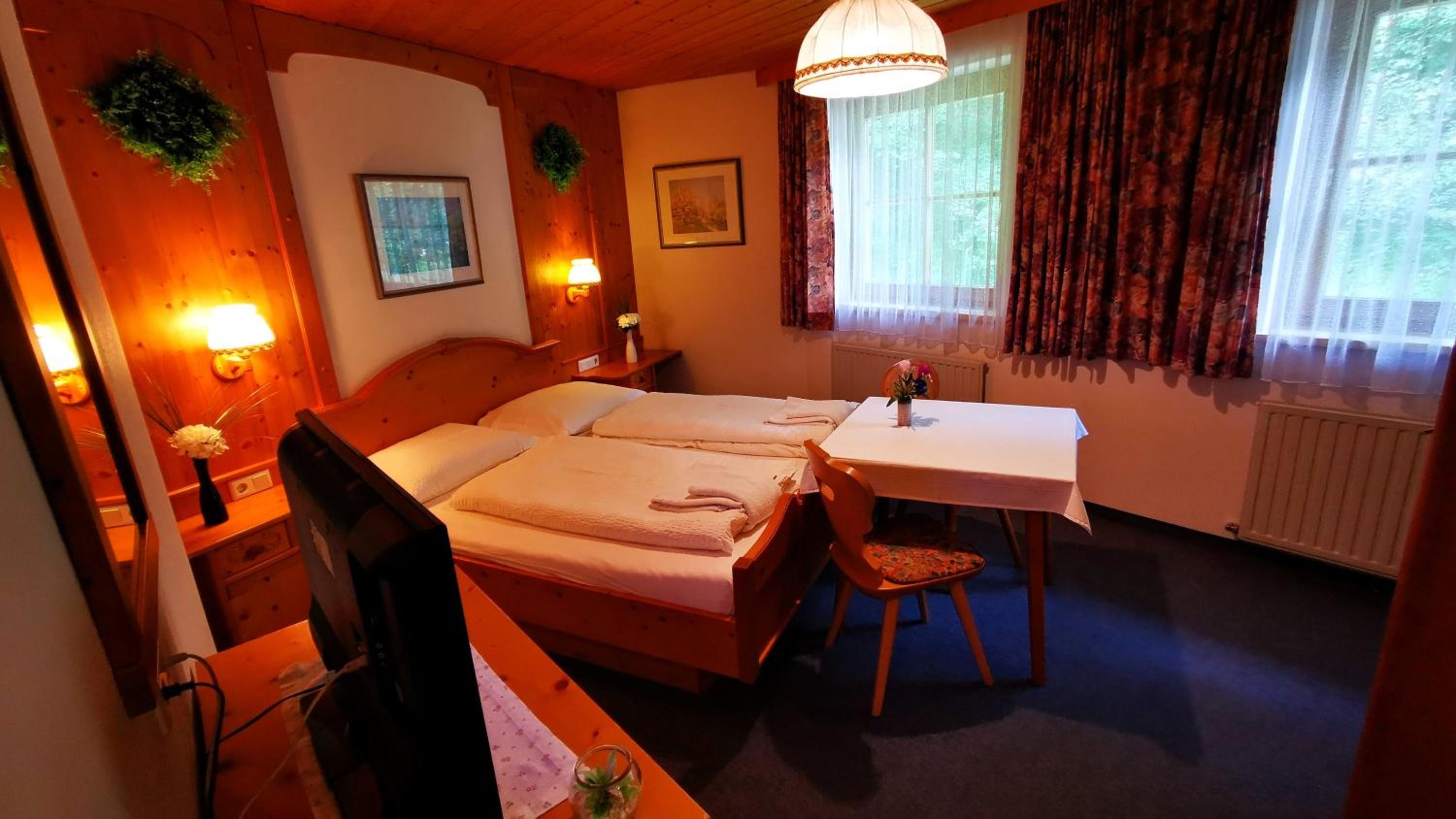 Deluxe Room (2 Adults + 1 Child)
