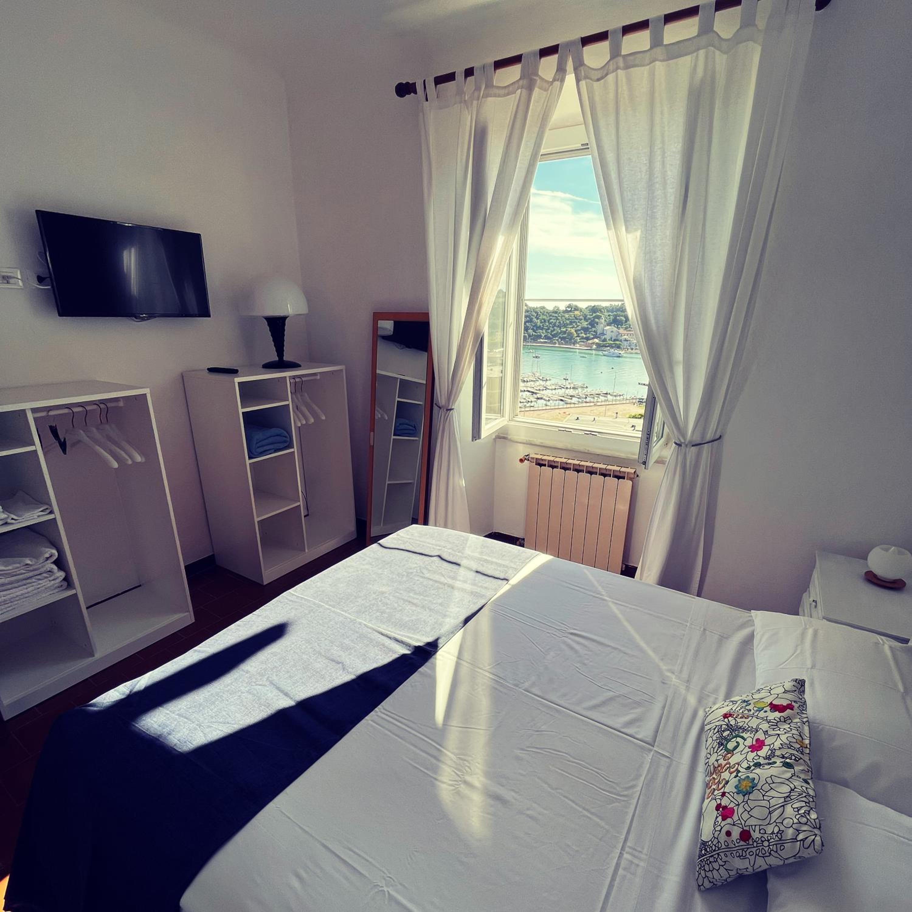 Two-Bedroom Apartment with Bay View photo 1