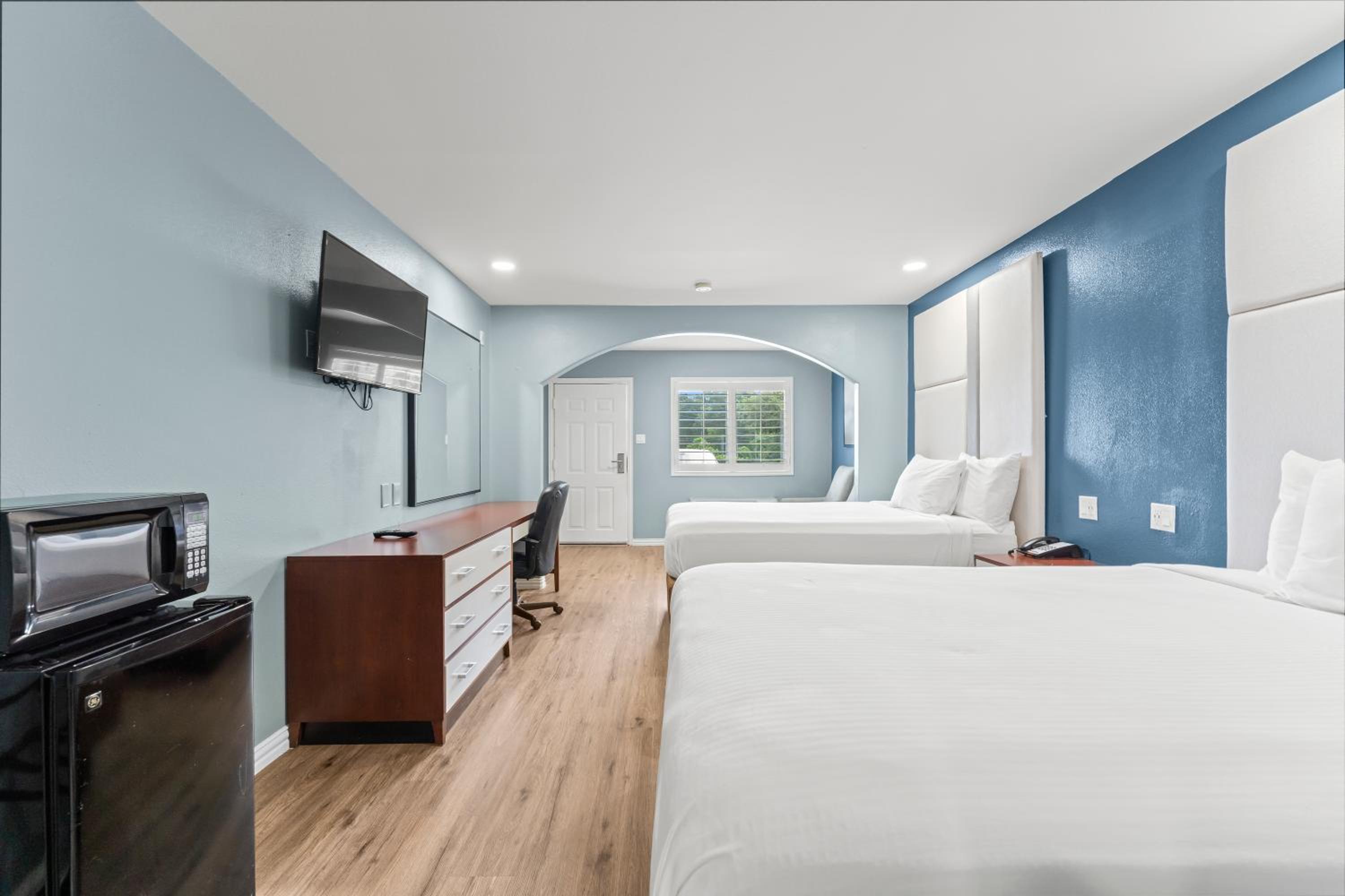 Budget Double Room - Photo 2