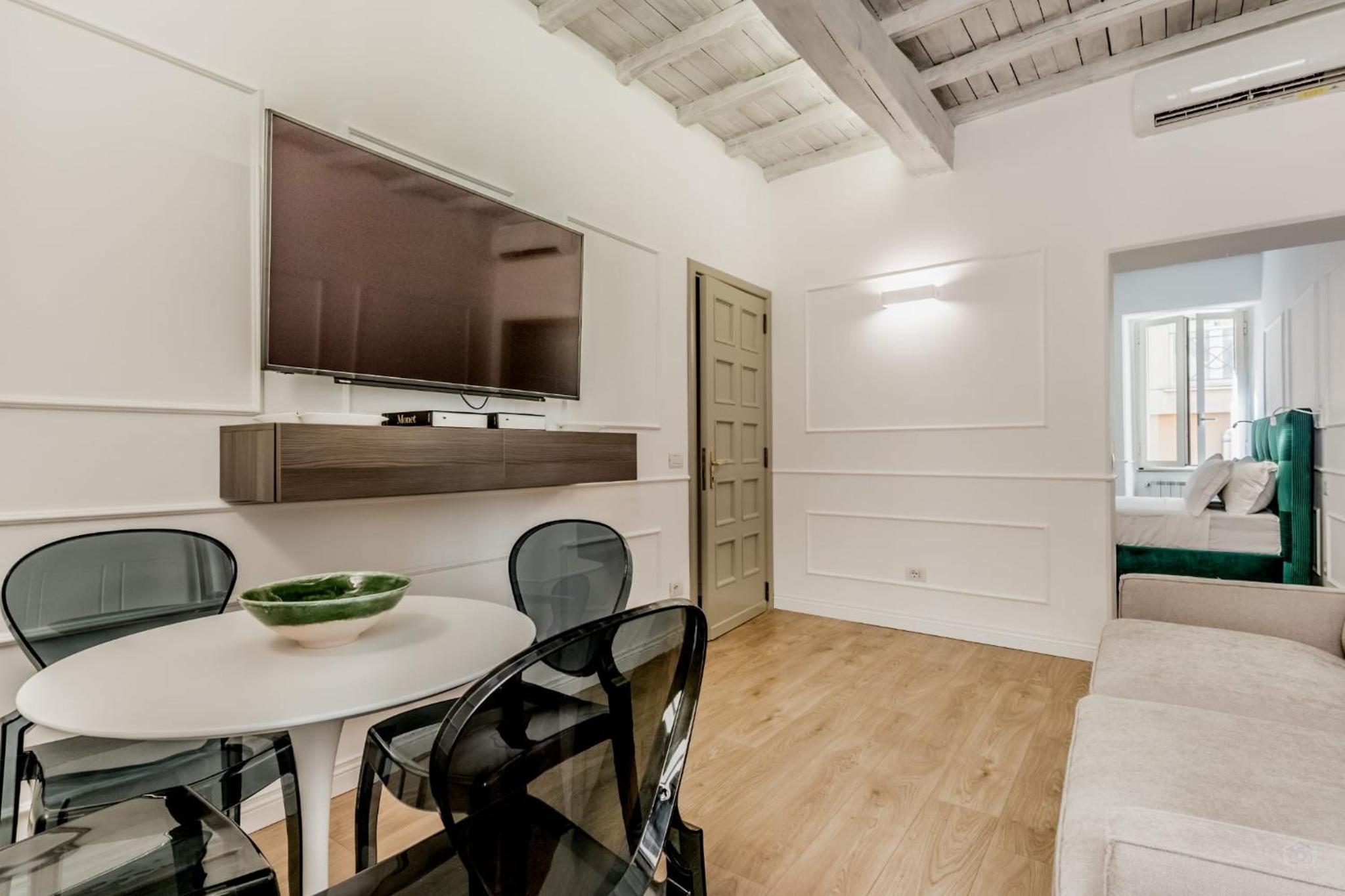 One-Bedroom Apartment photo 1
