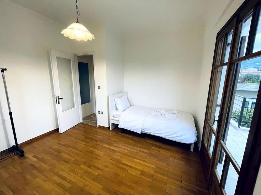 Three-Bedroom House photo 2