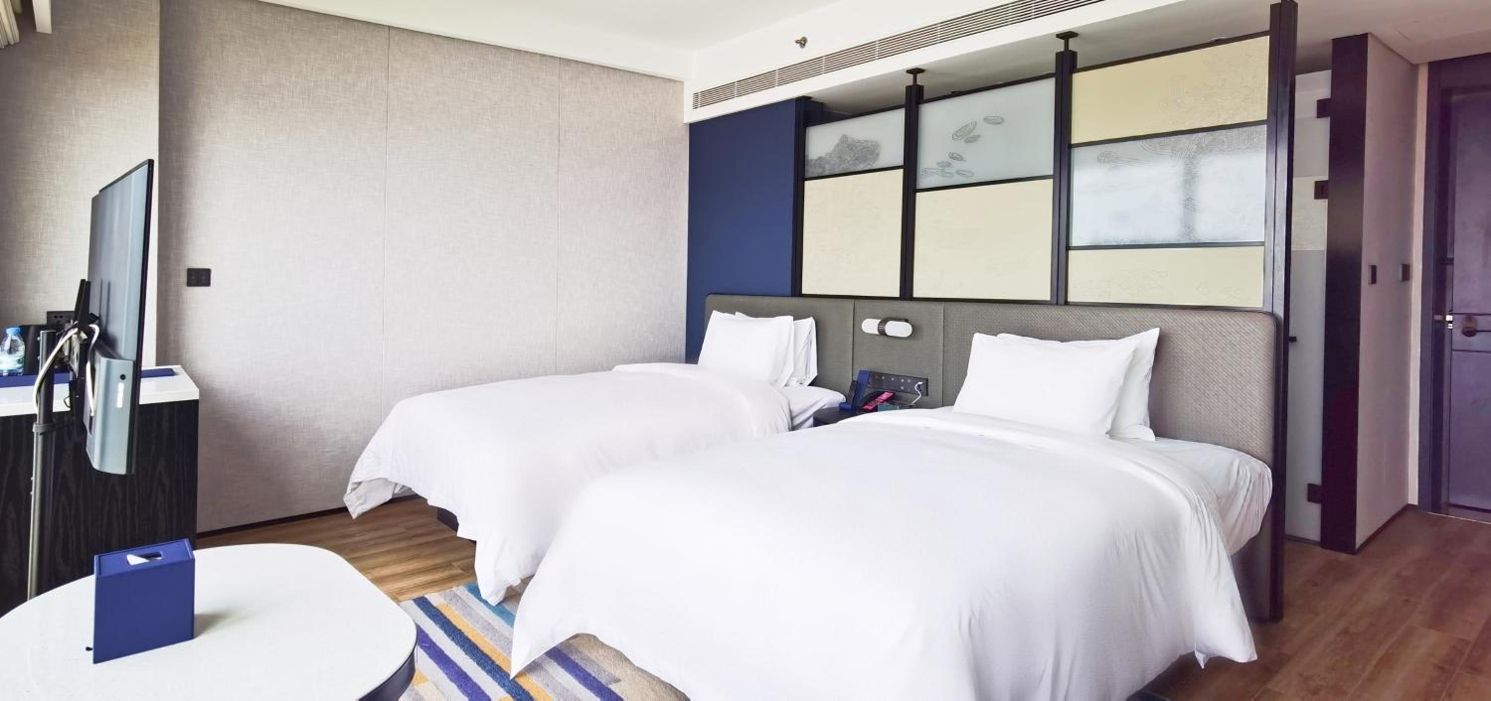 Double Room with Two Double Beds and City View photo 3