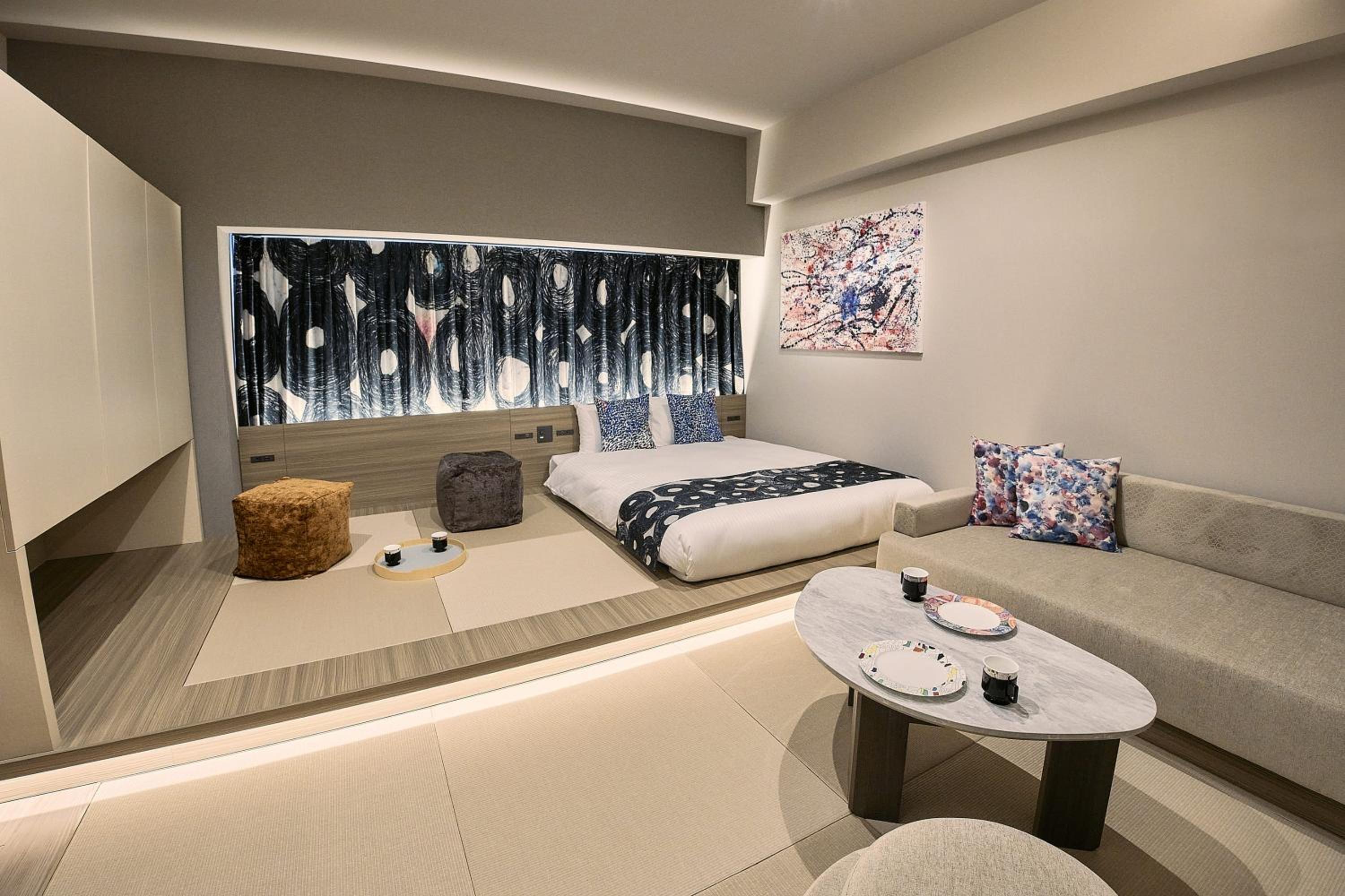 Art Quadruple Room - Photo 1