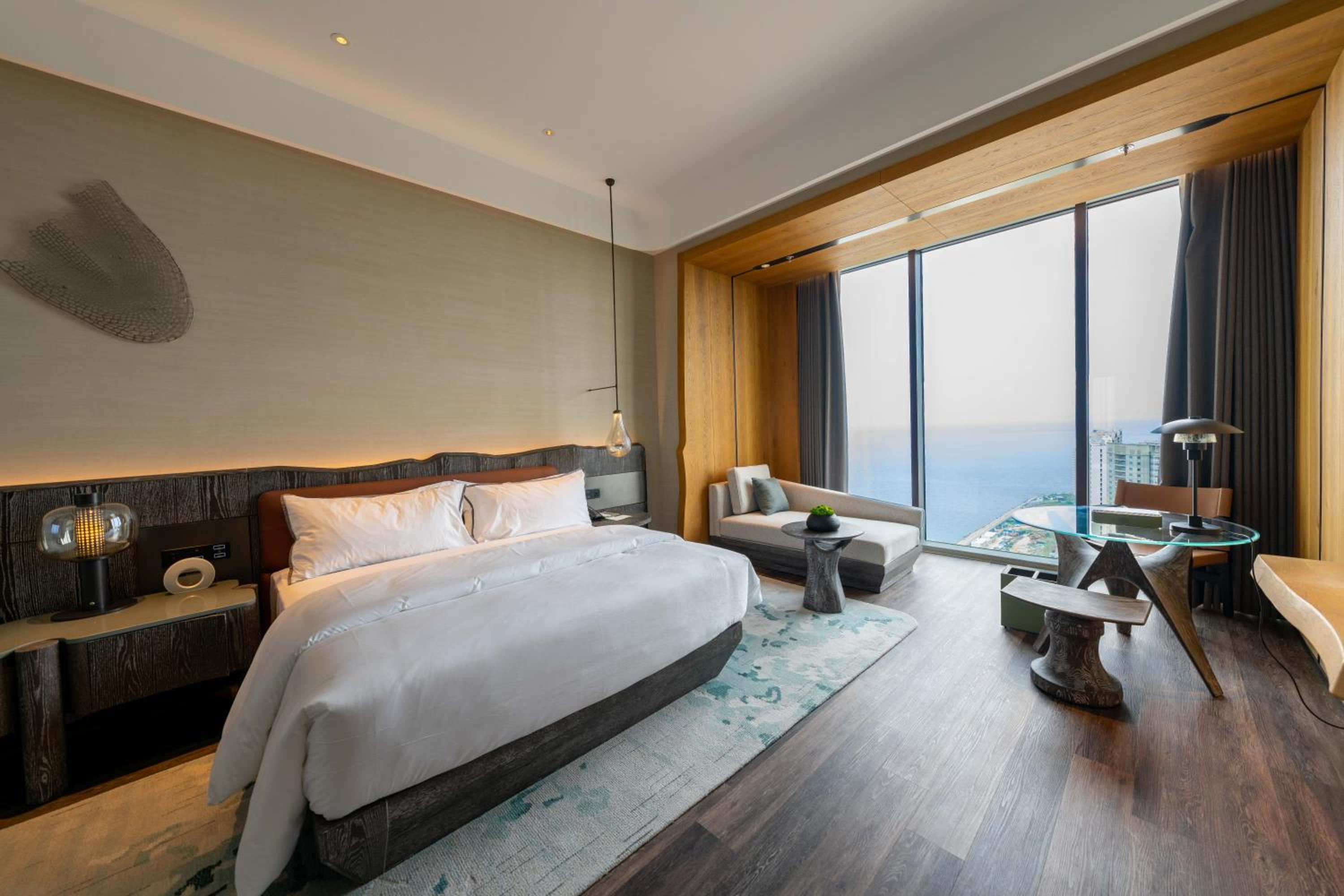 Executive King Room - Executive Lounge Access photo 3