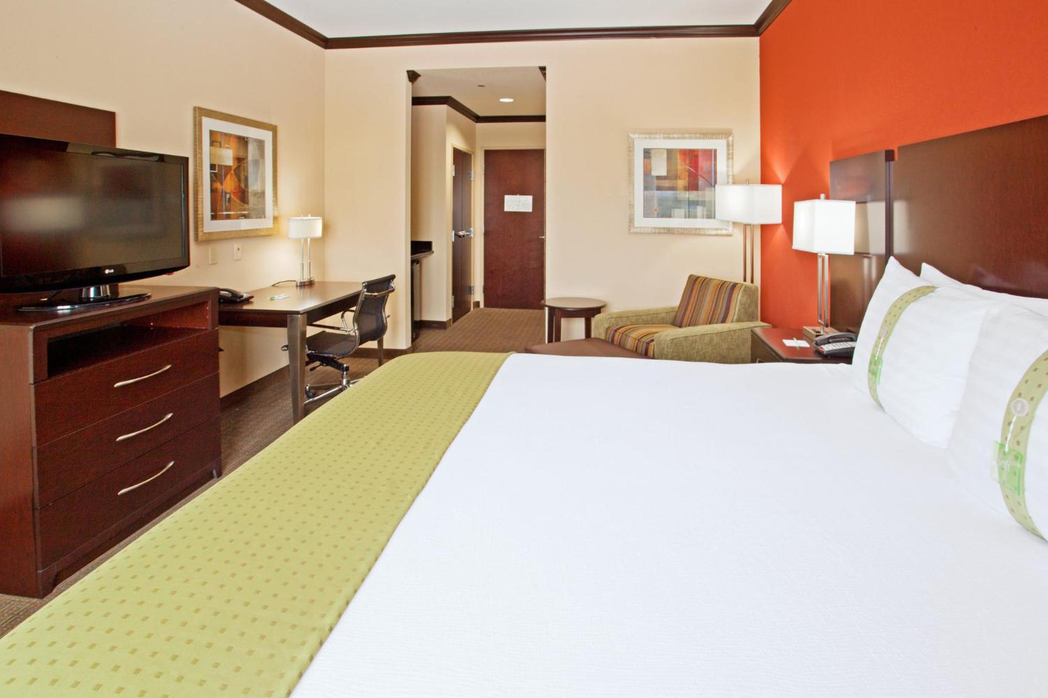 Standard King Room - Photo 5