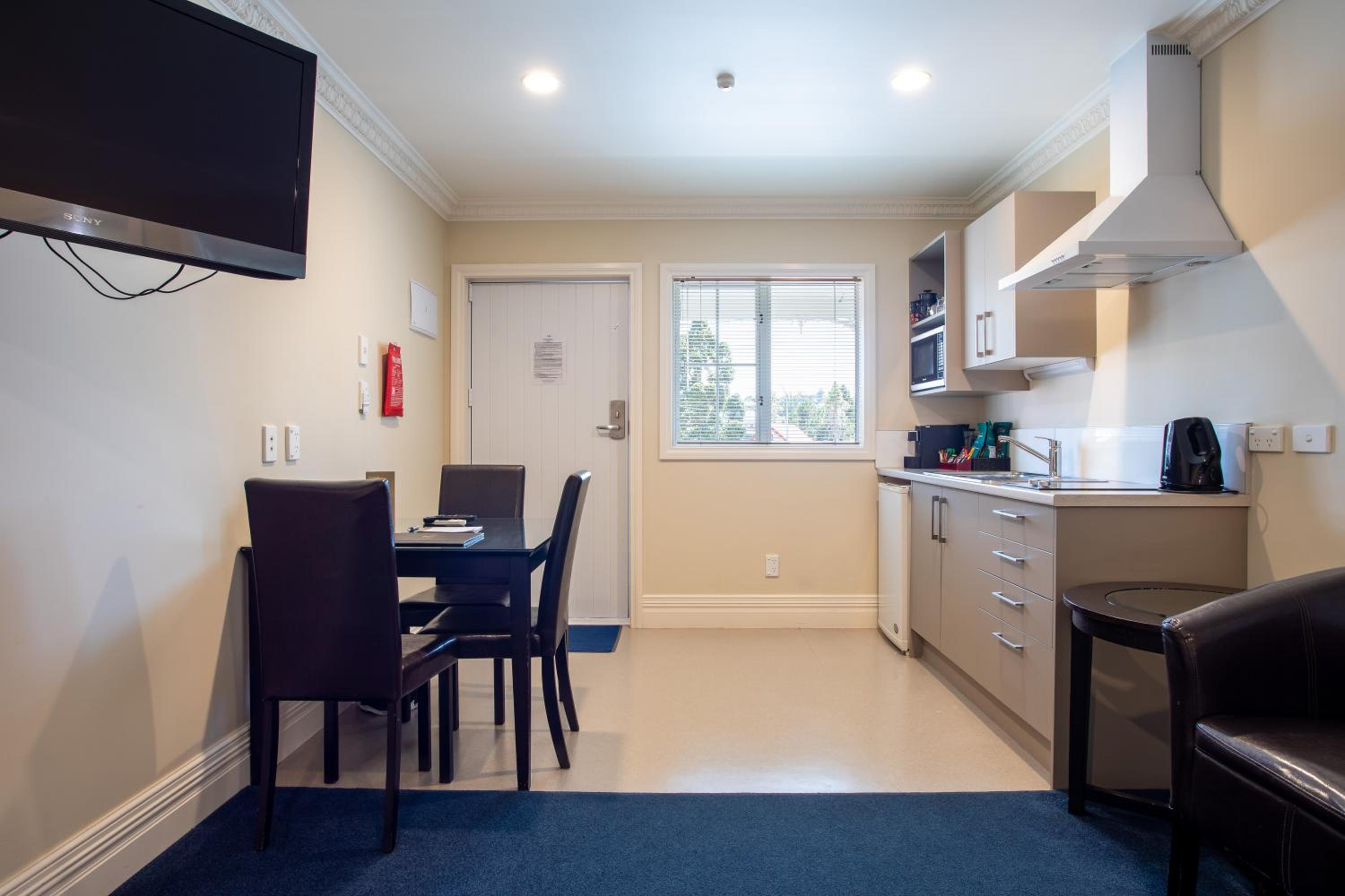 One-Bedroom Apartment photo 3