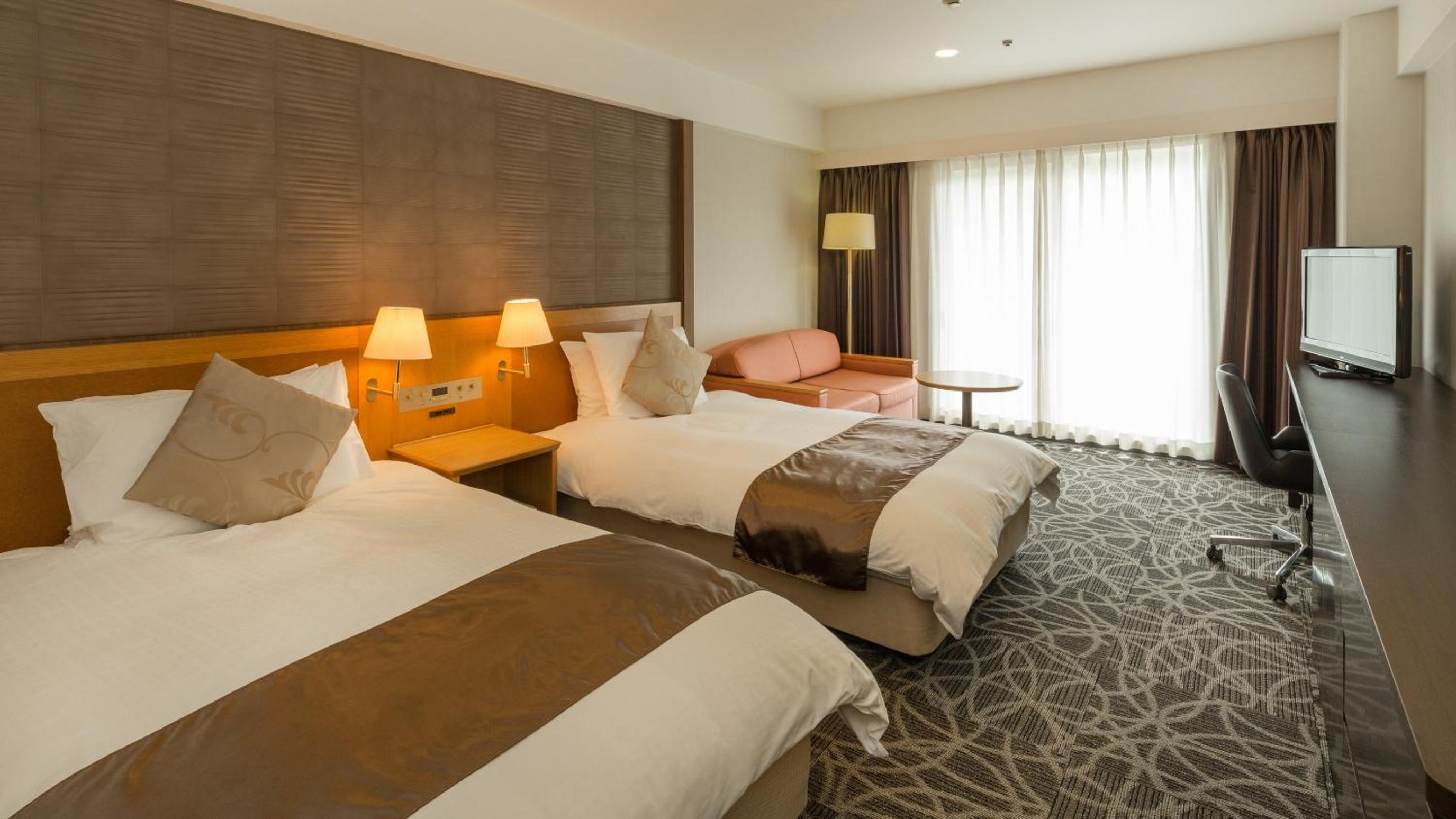 Twin Room thumbnail 5