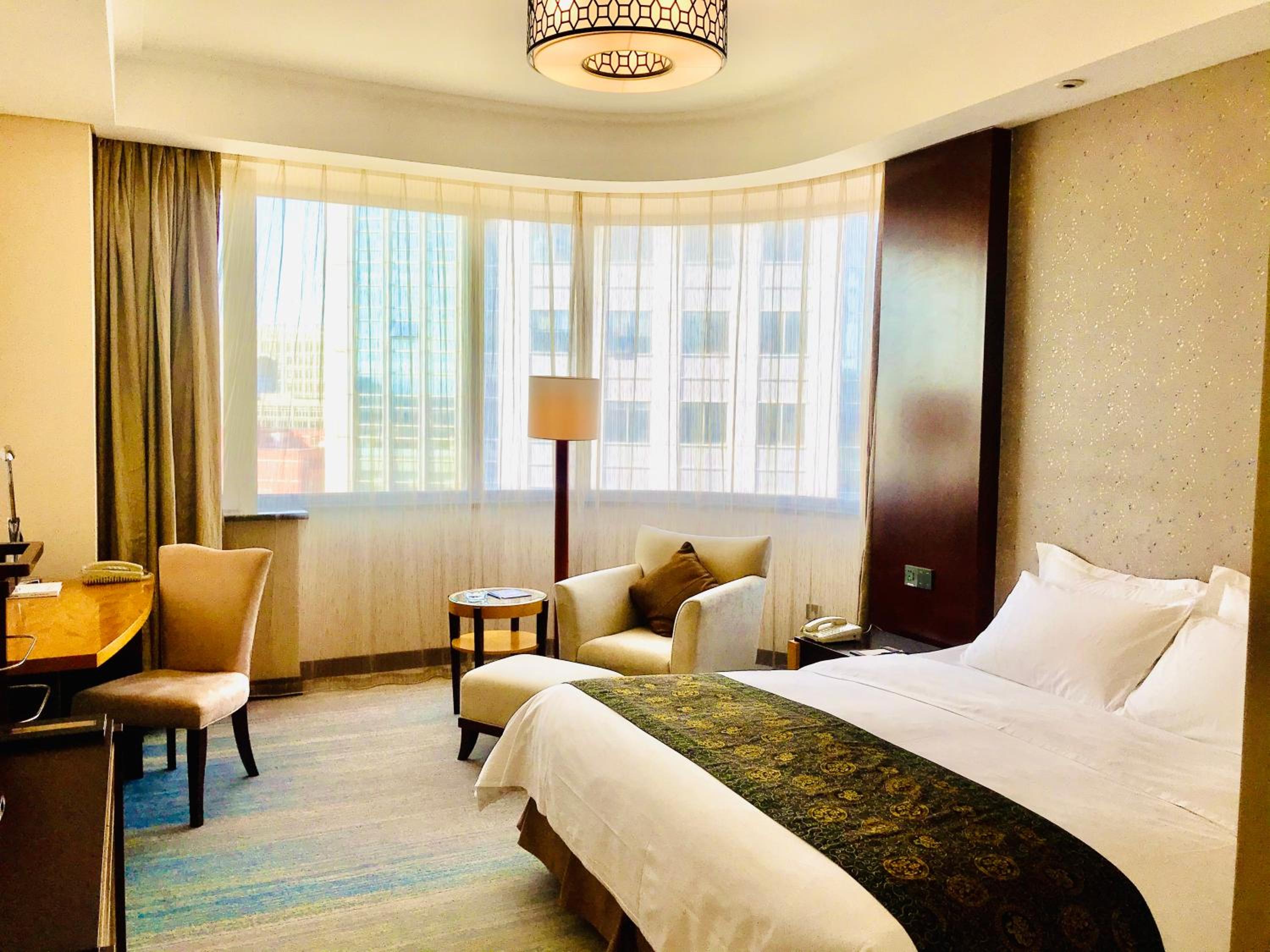 Deluxe Queen Room - Photo 6