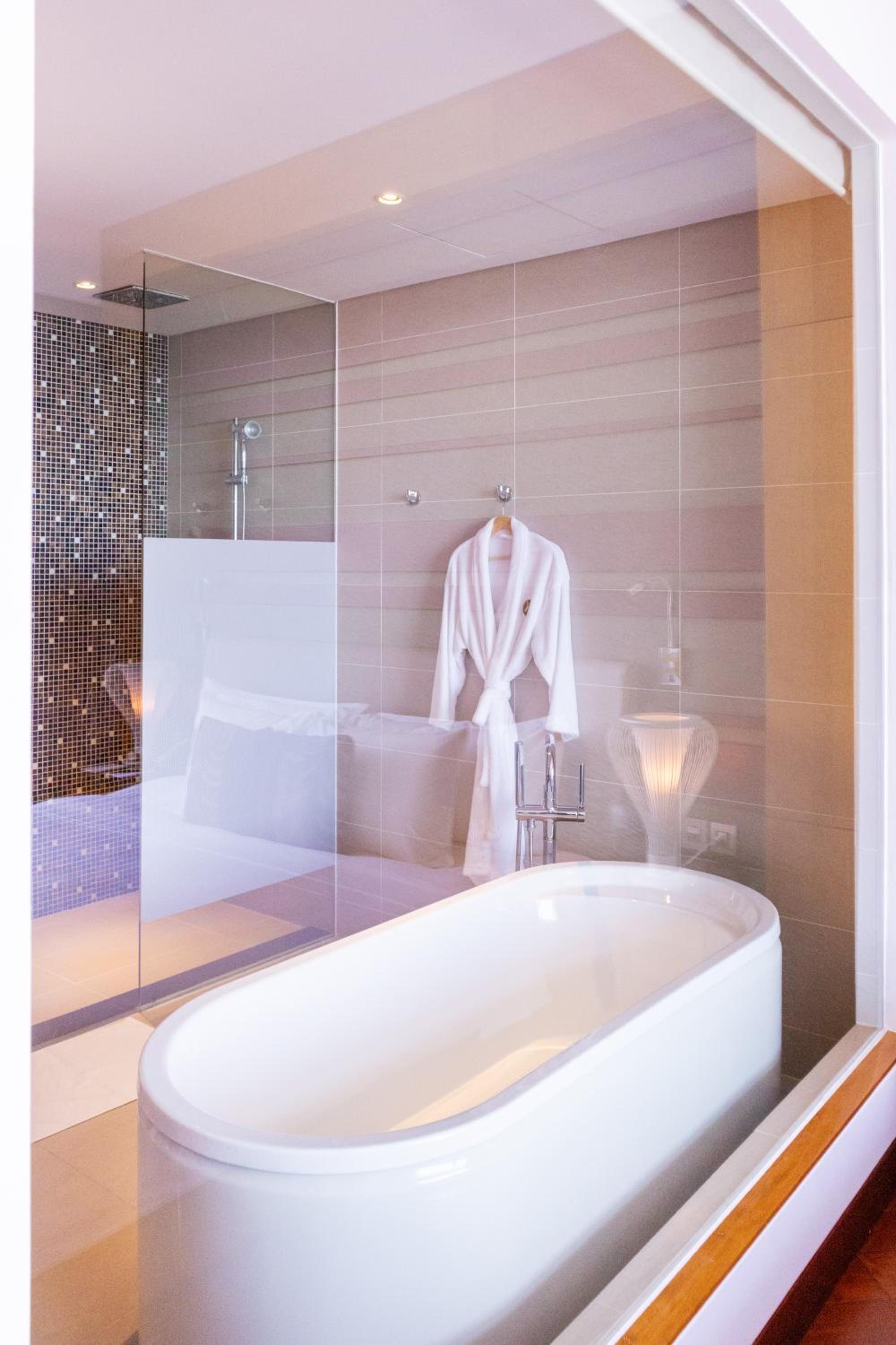 Executive Suite with River View - High floor with Executive Lounge access - Photo 15