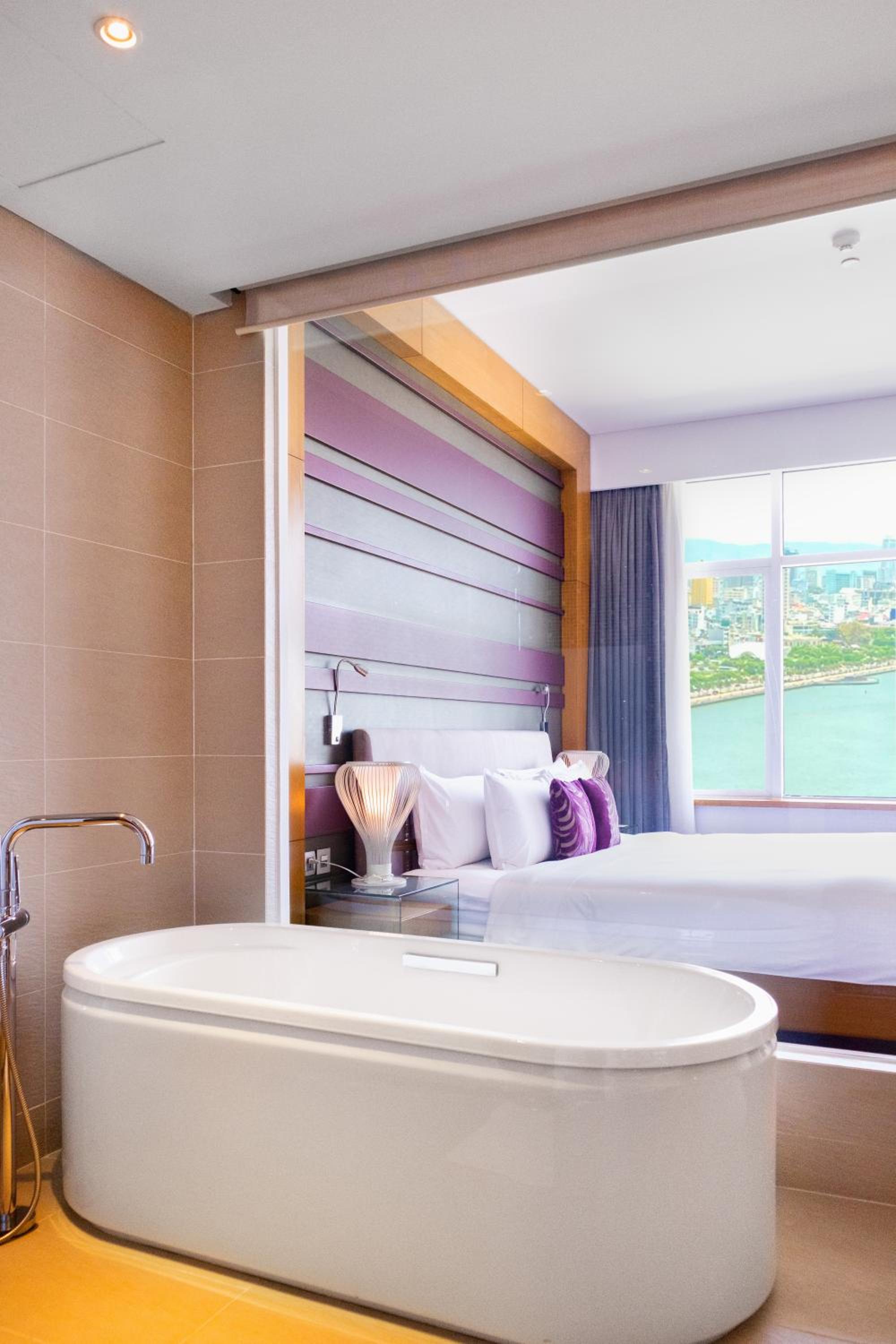 Executive Suite with River View - High floor with Executive Lounge access - Photo 14