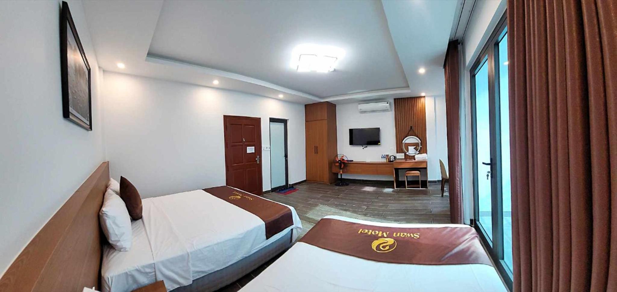 Deluxe Double Room with Balcony photo 3