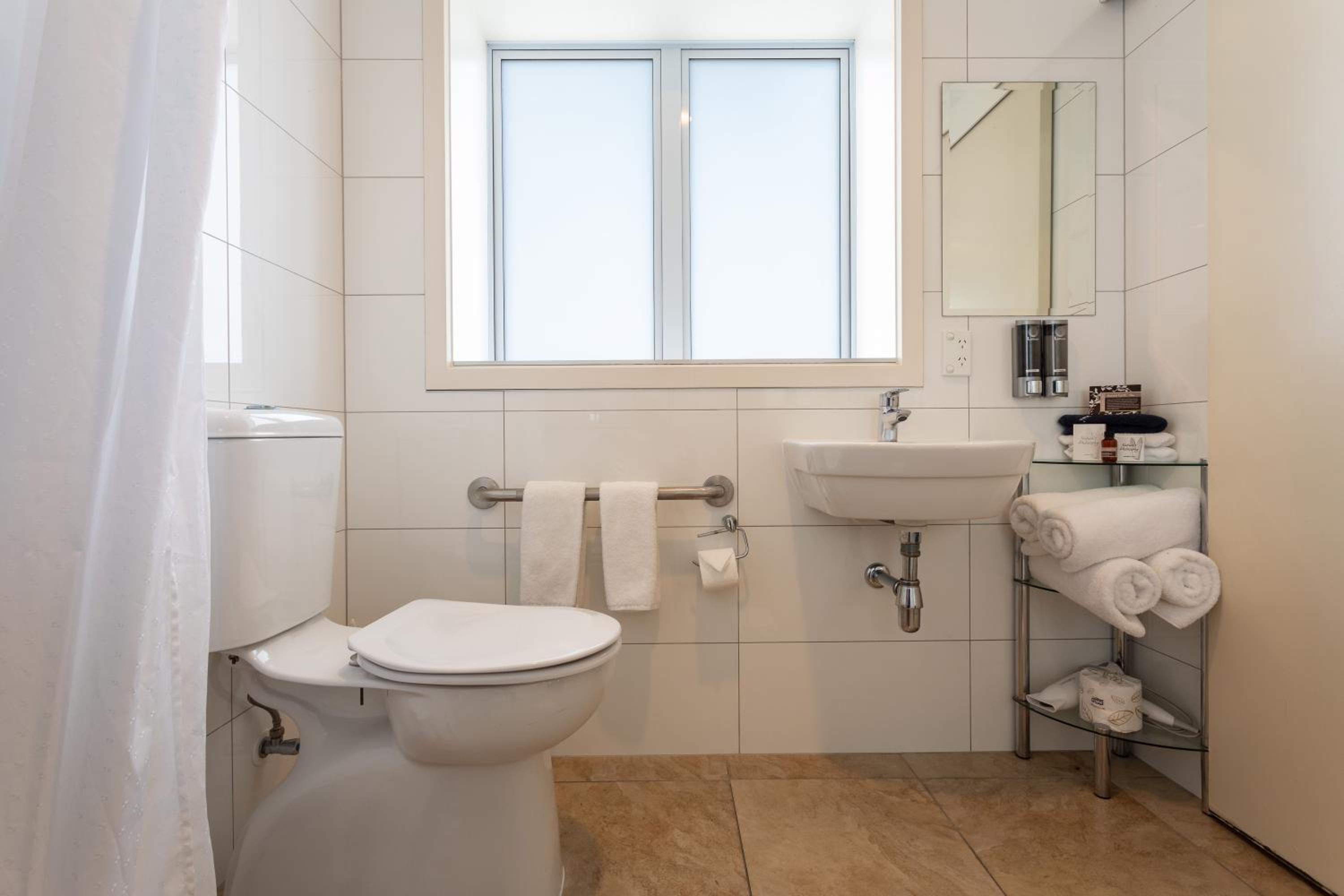 Studio Apartment - Disability Access photo 3
