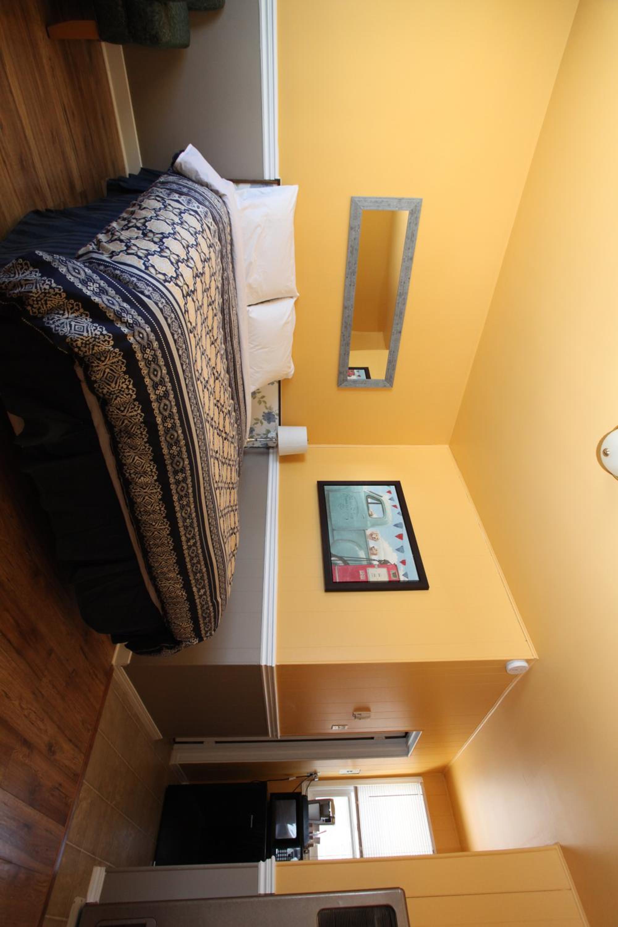 Queen Room photo 1