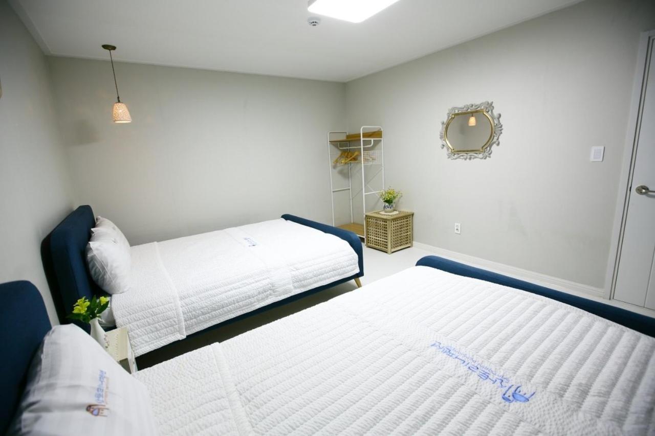 One-Bedroom House photo 2