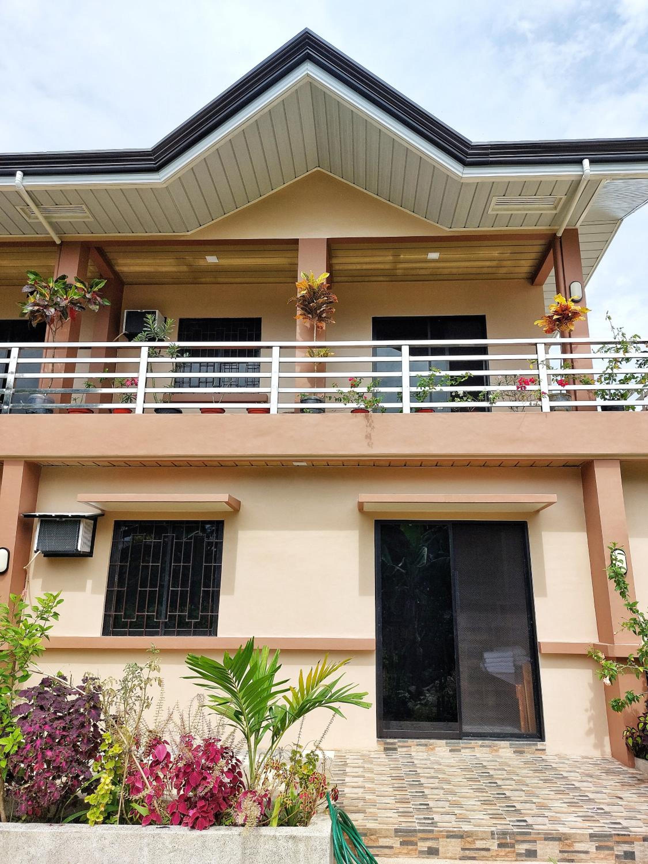 Apartment with Balcony photo 2