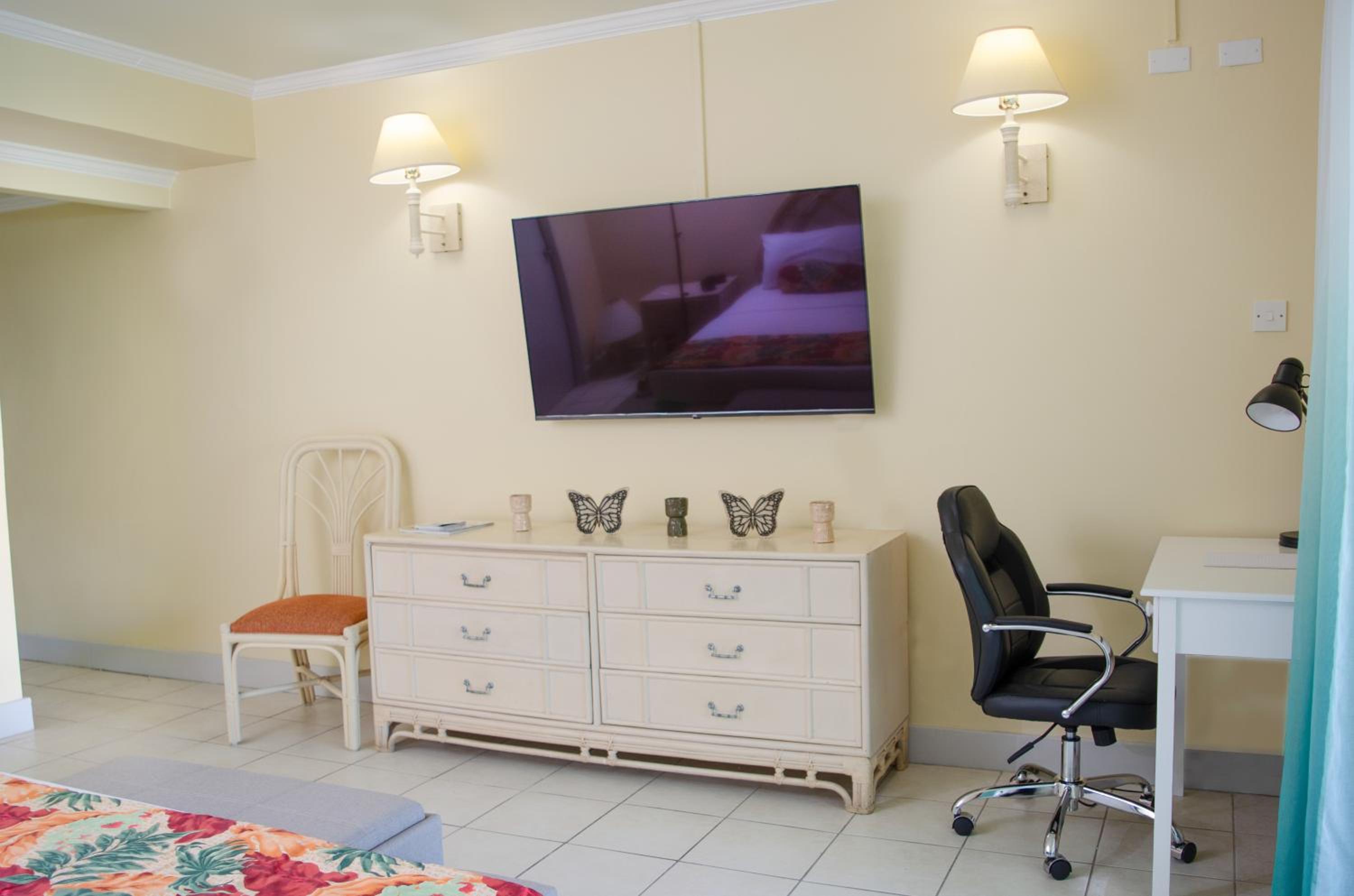 Deluxe King Room - Photo 2