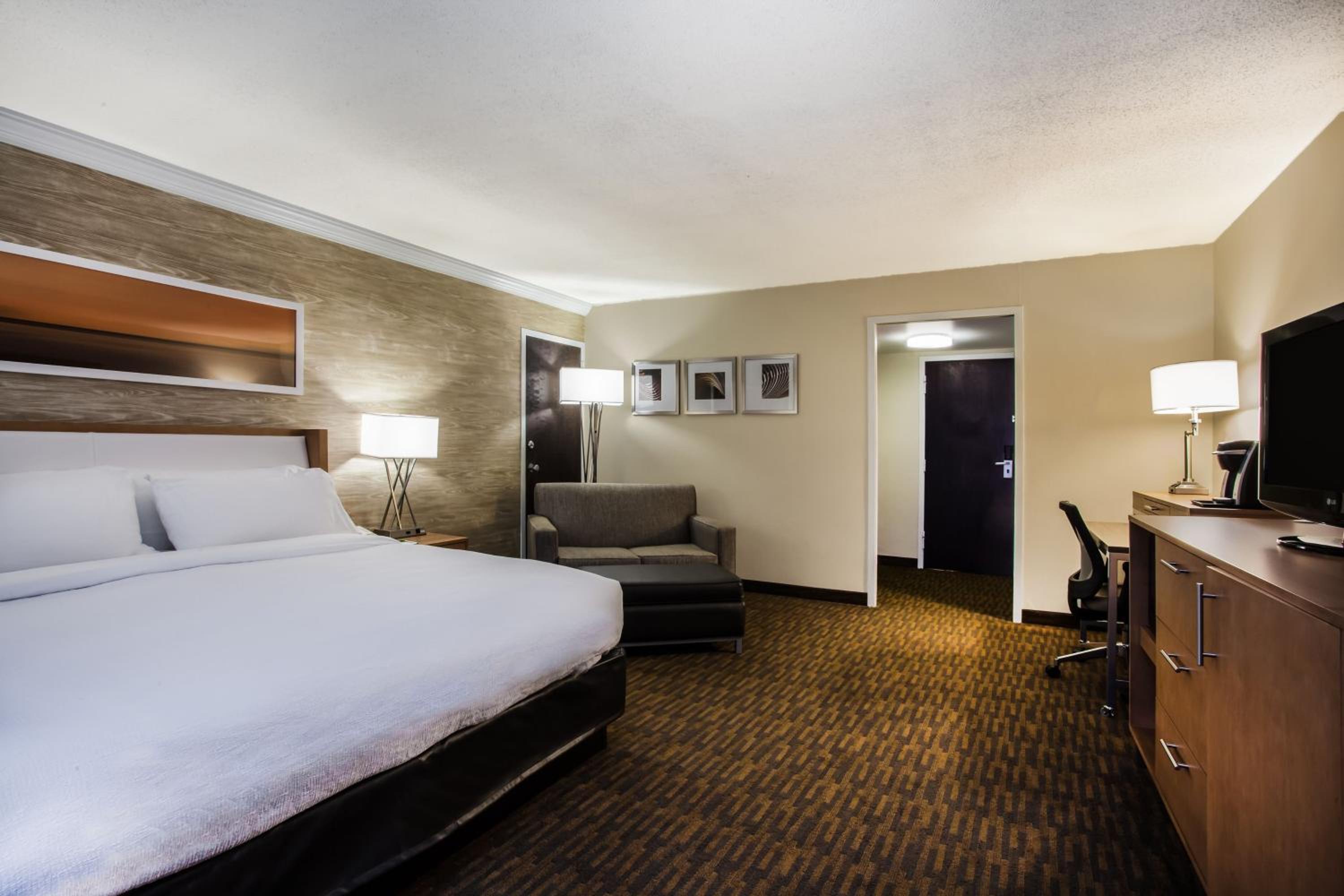 Standard King Room - Photo 4