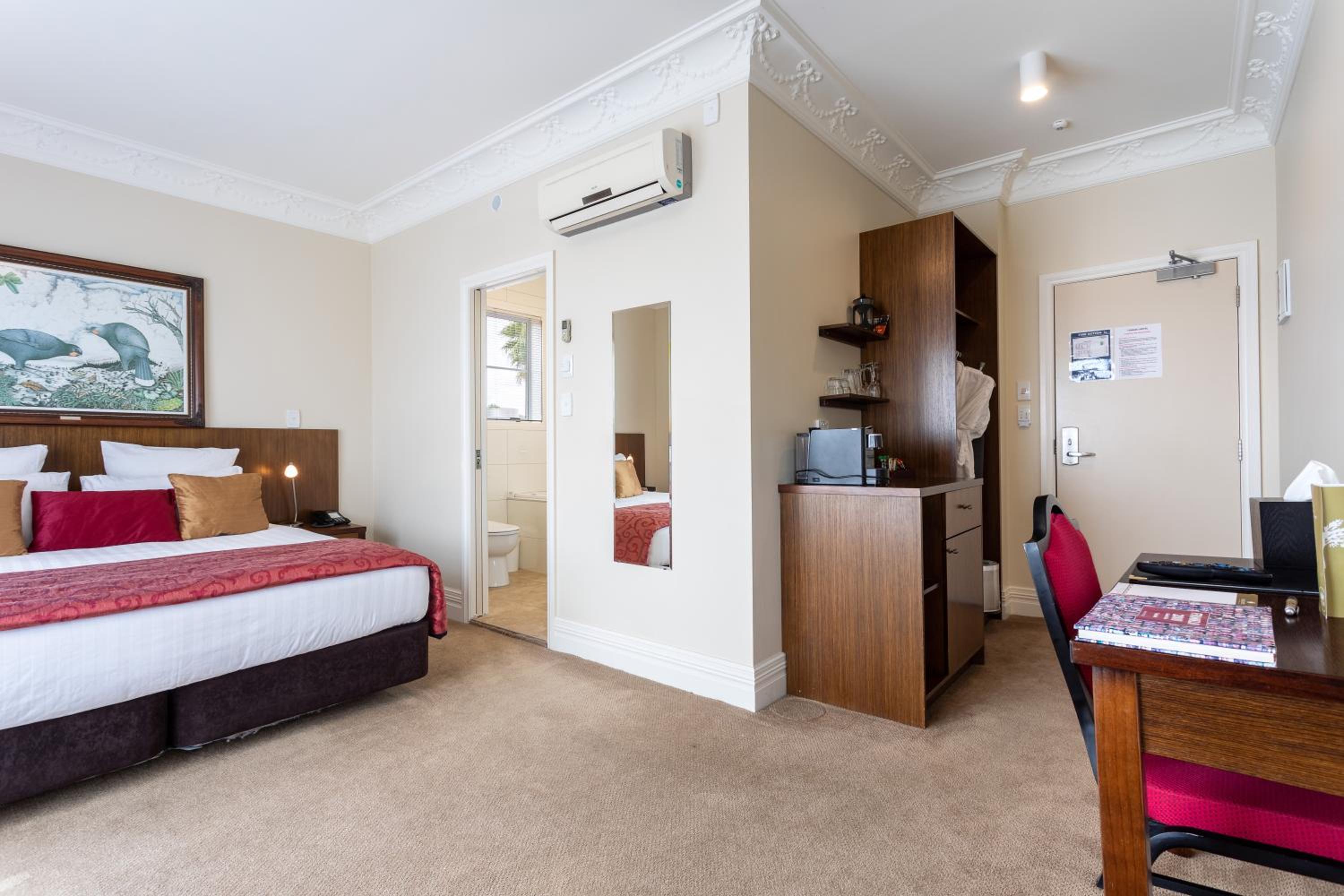 Deluxe Double Room with Bath photo 3