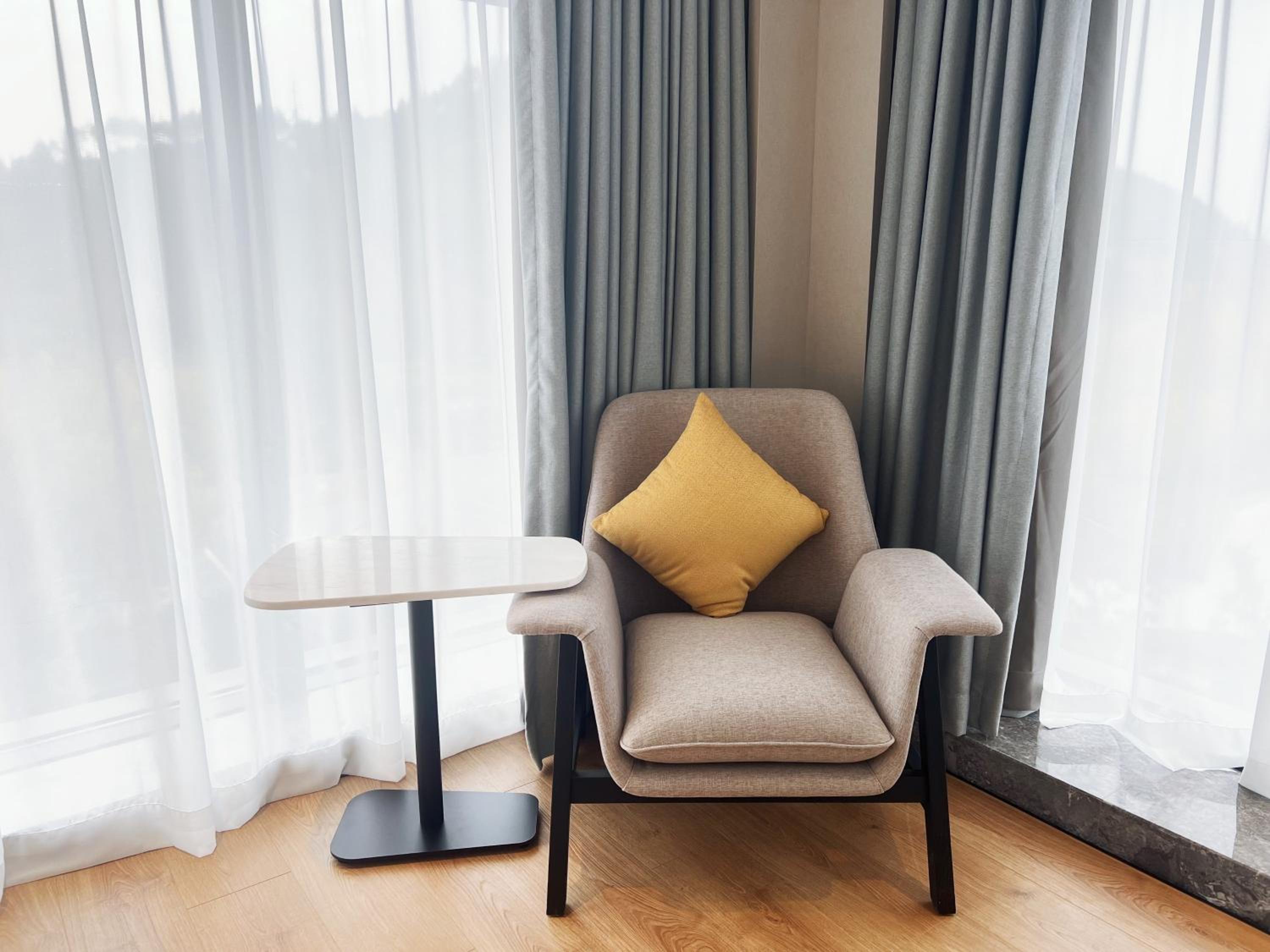 Deluxe King Room - Photo 2
