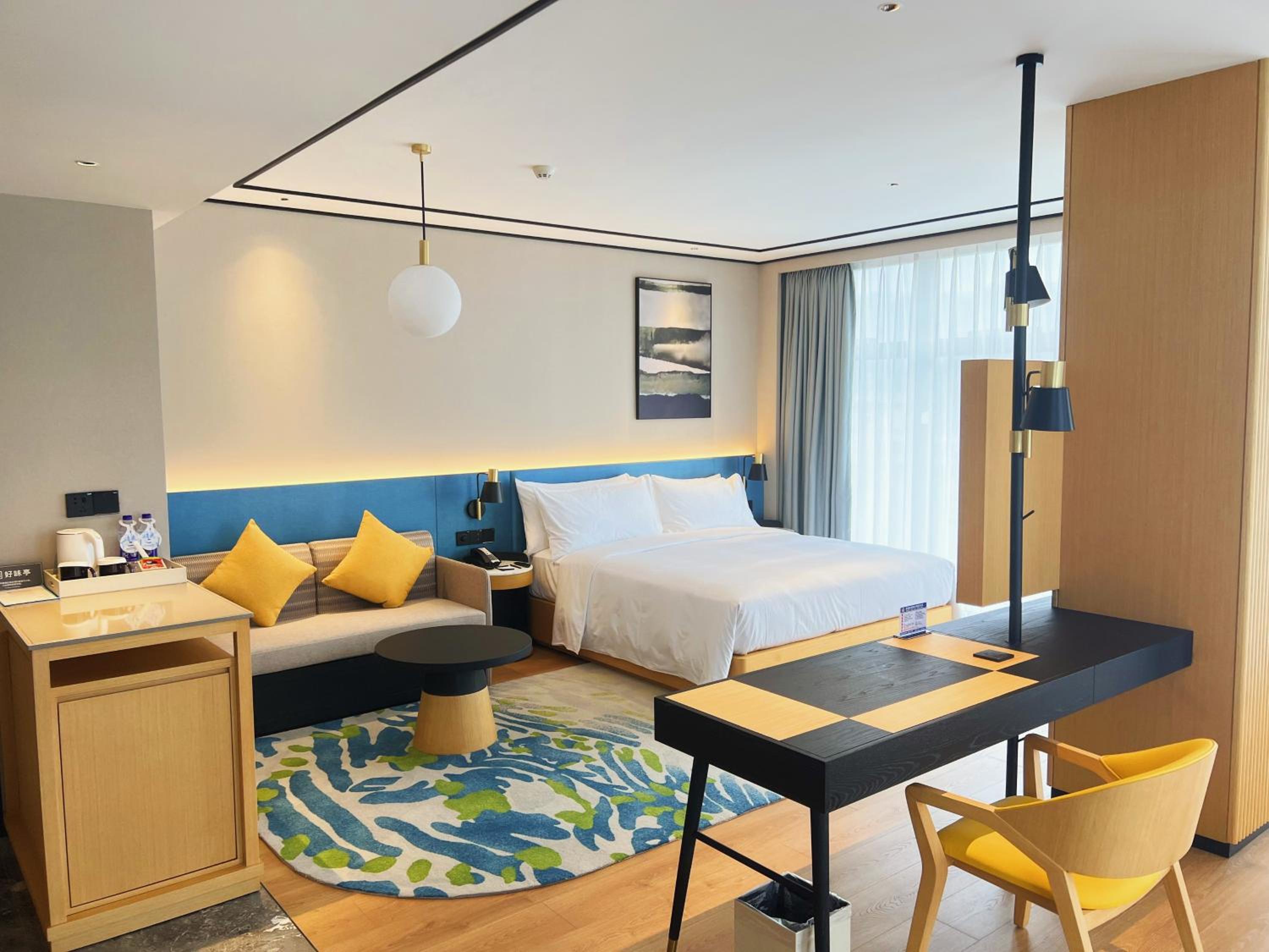 Deluxe King Room - Photo 1