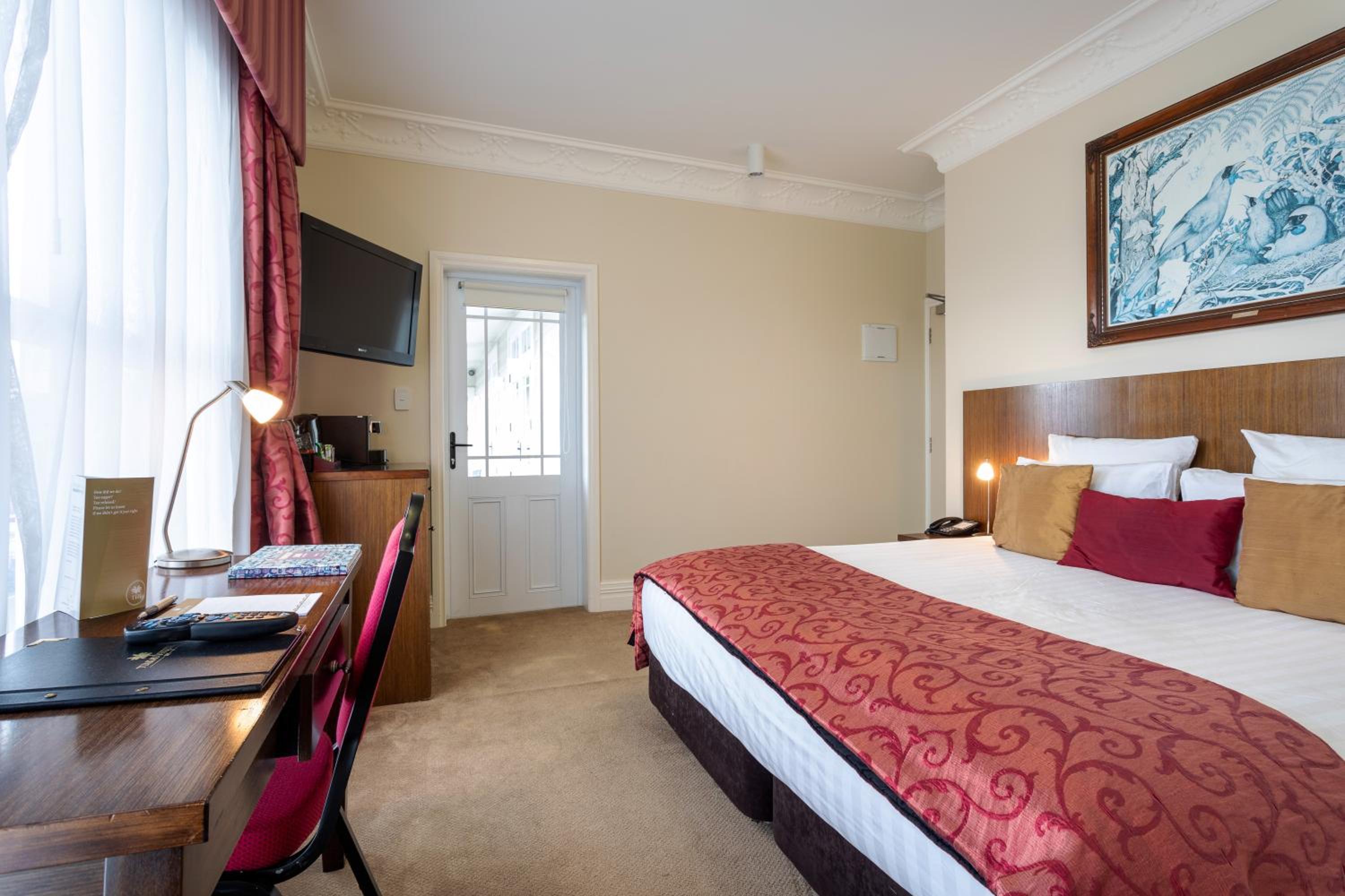 Premier King Room with Balcony  photo 1