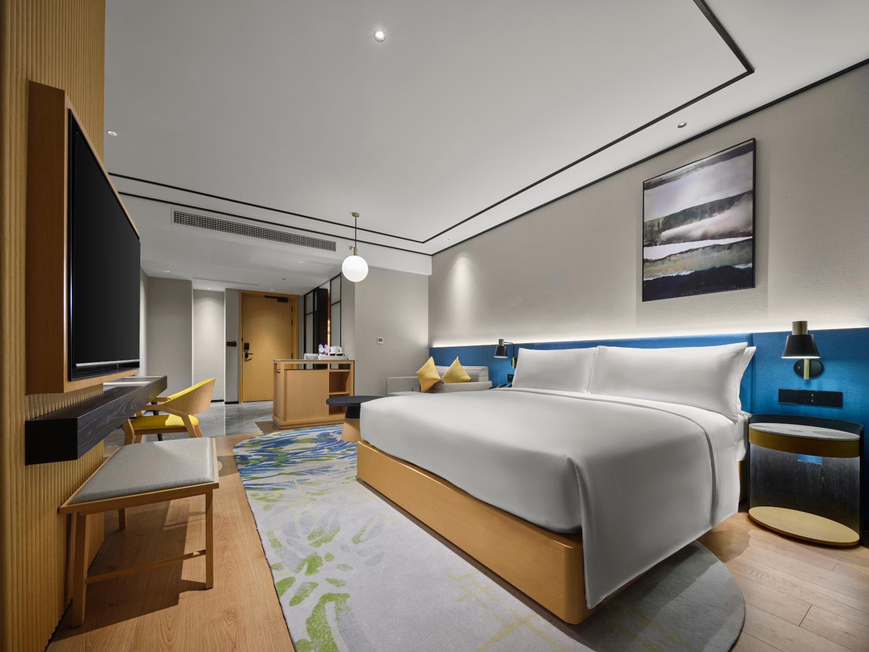 Deluxe King Room - Photo 4