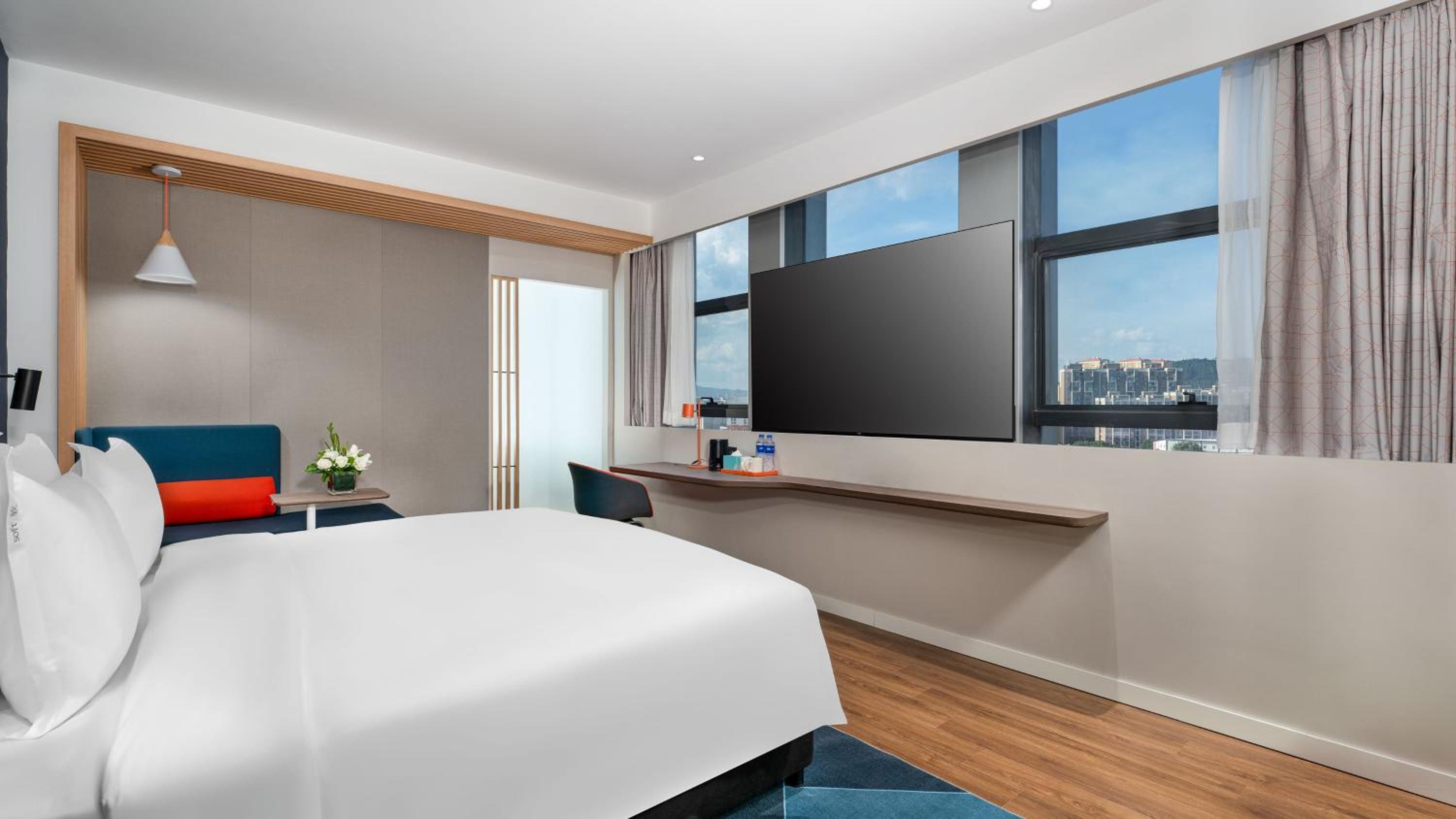 Standard King Room with Sofa Bed - Photo 6