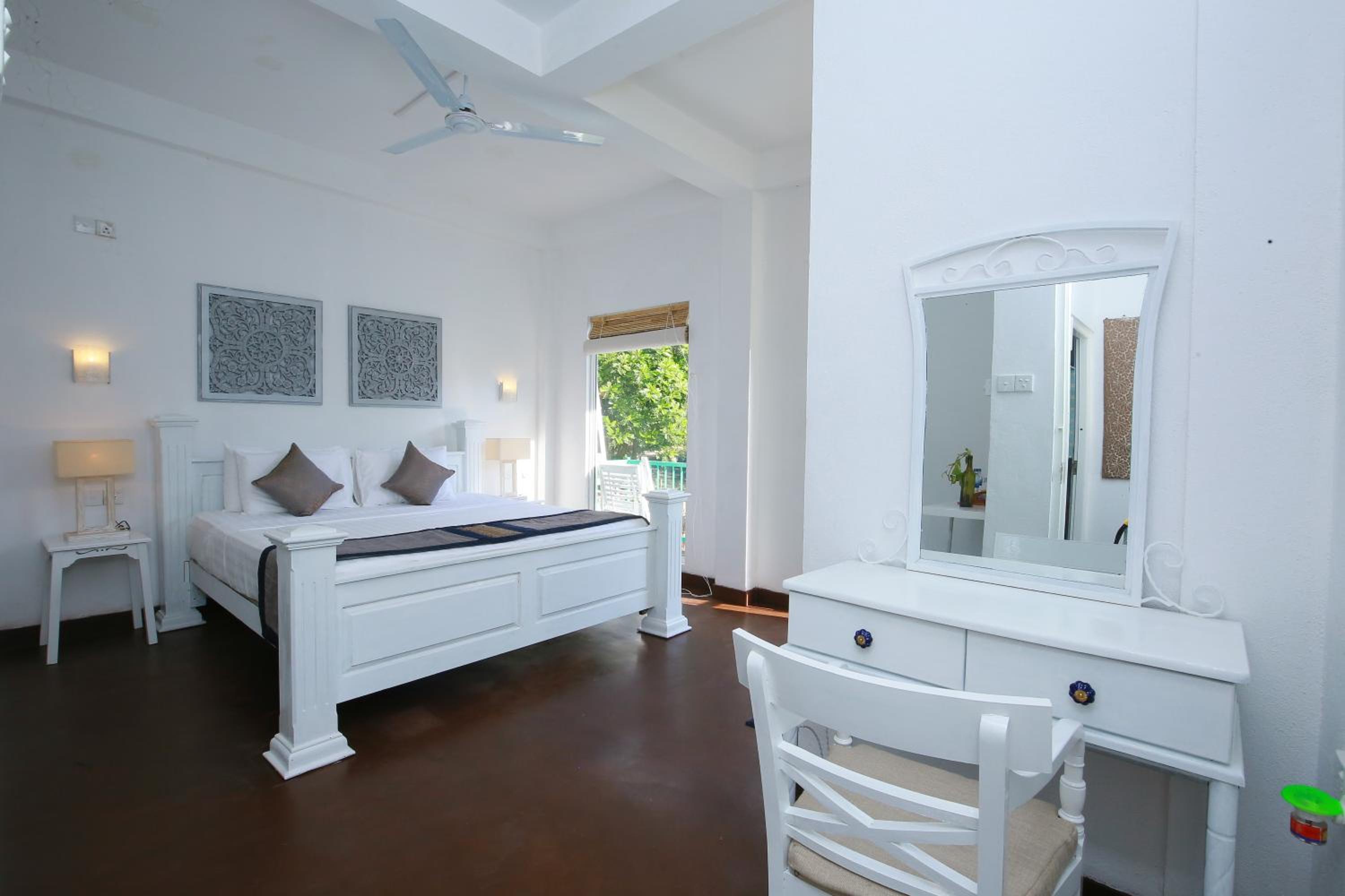 King Room with Balcony - Photo 1