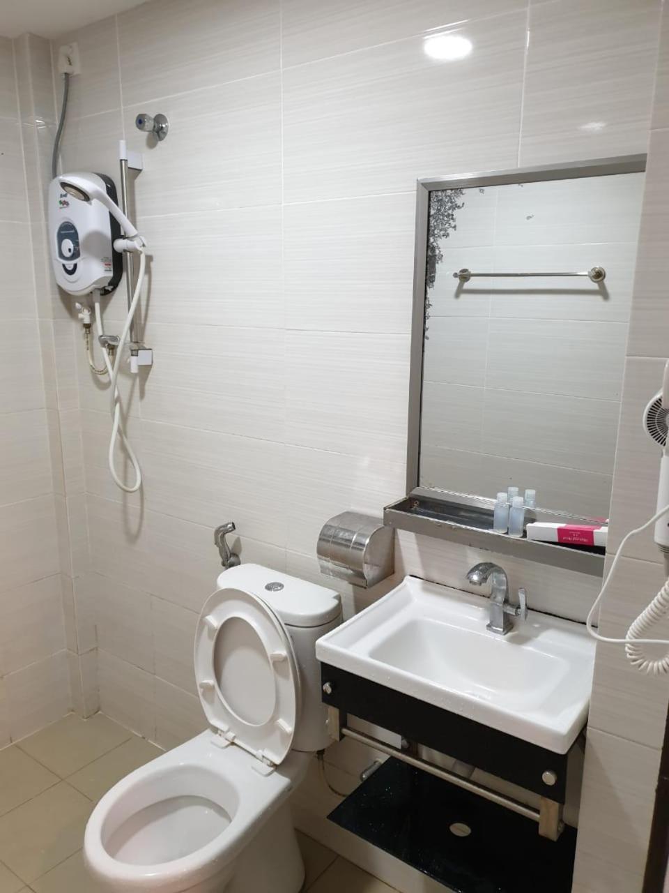 Twin Room - Photo 2