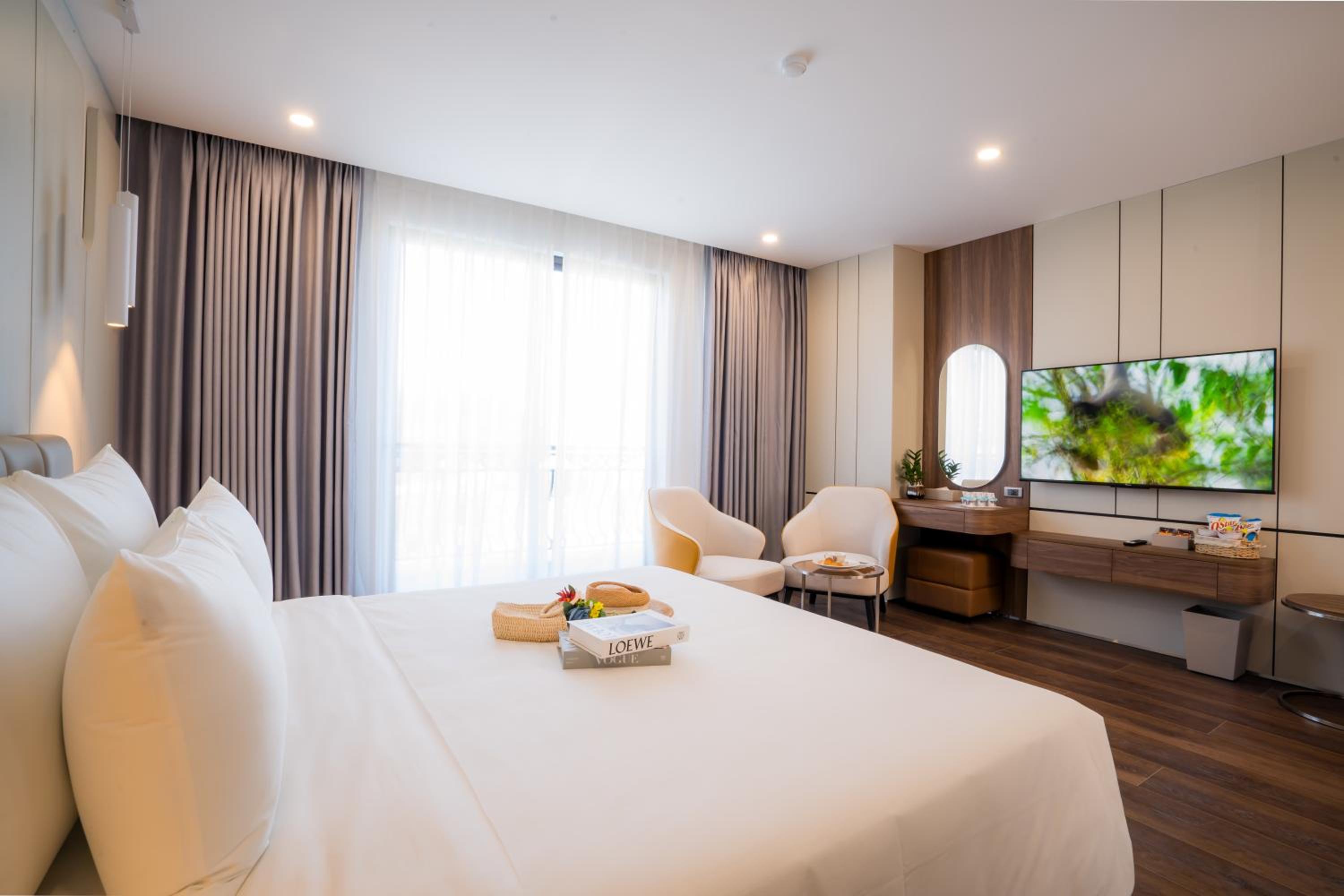 Deluxe Double Room with Balcony - Photo 3