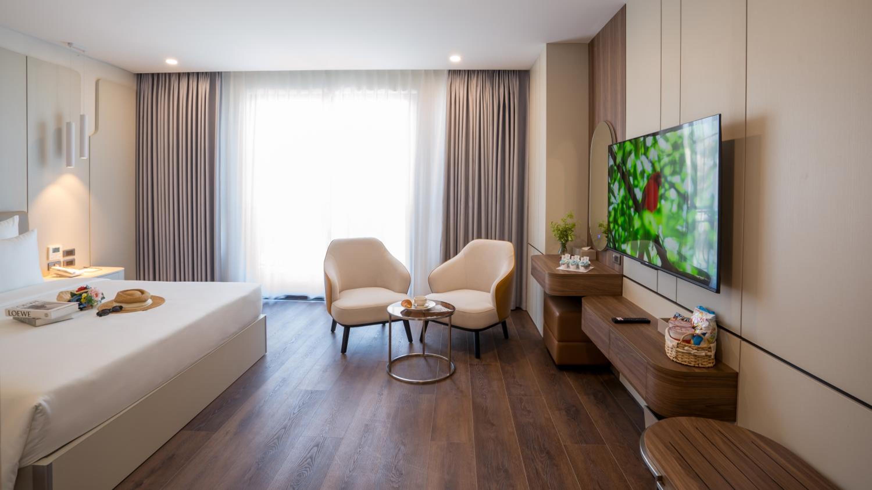 Quadruple Room with Balcony - Photo 3