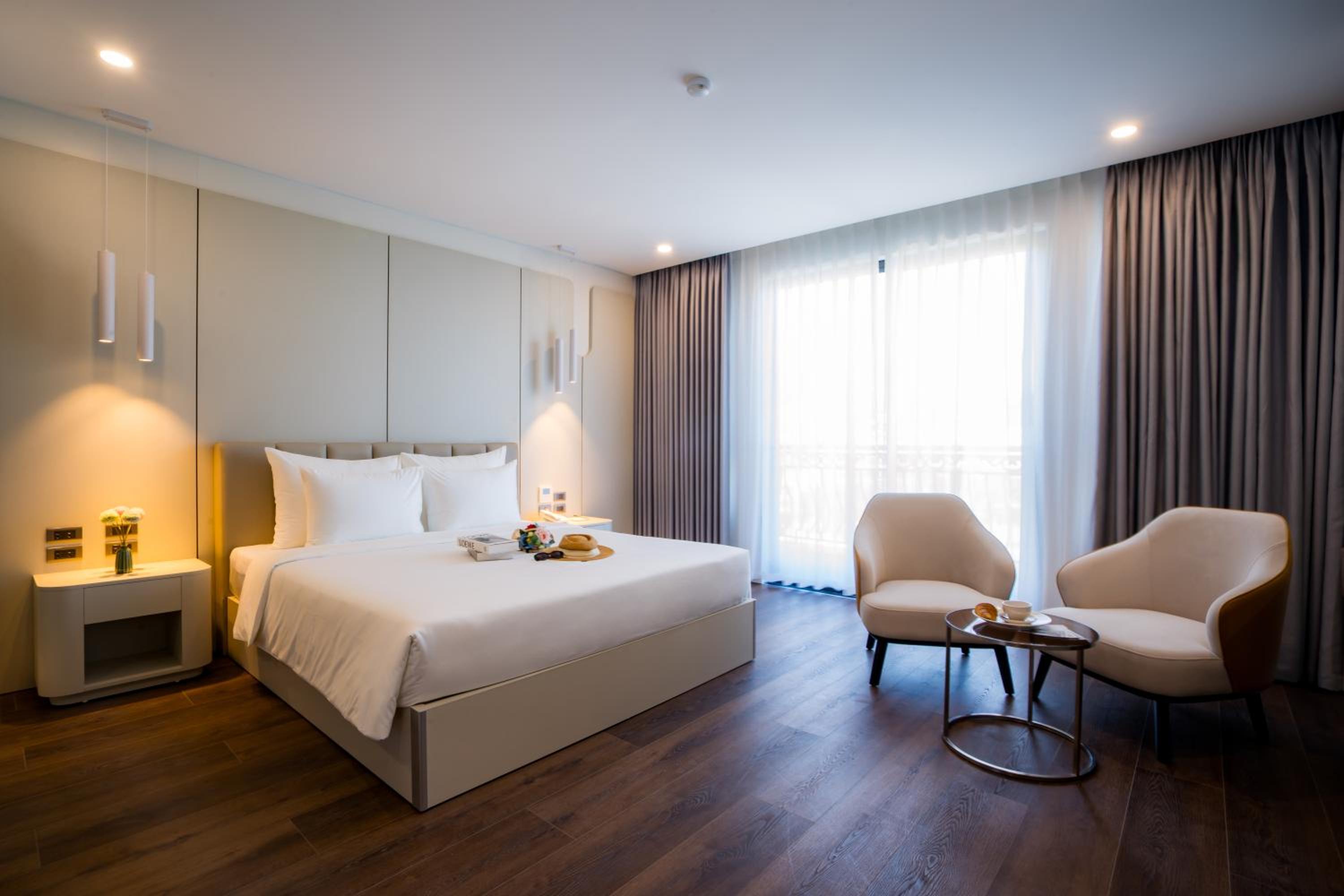 Deluxe Double Room with Balcony - Photo 2