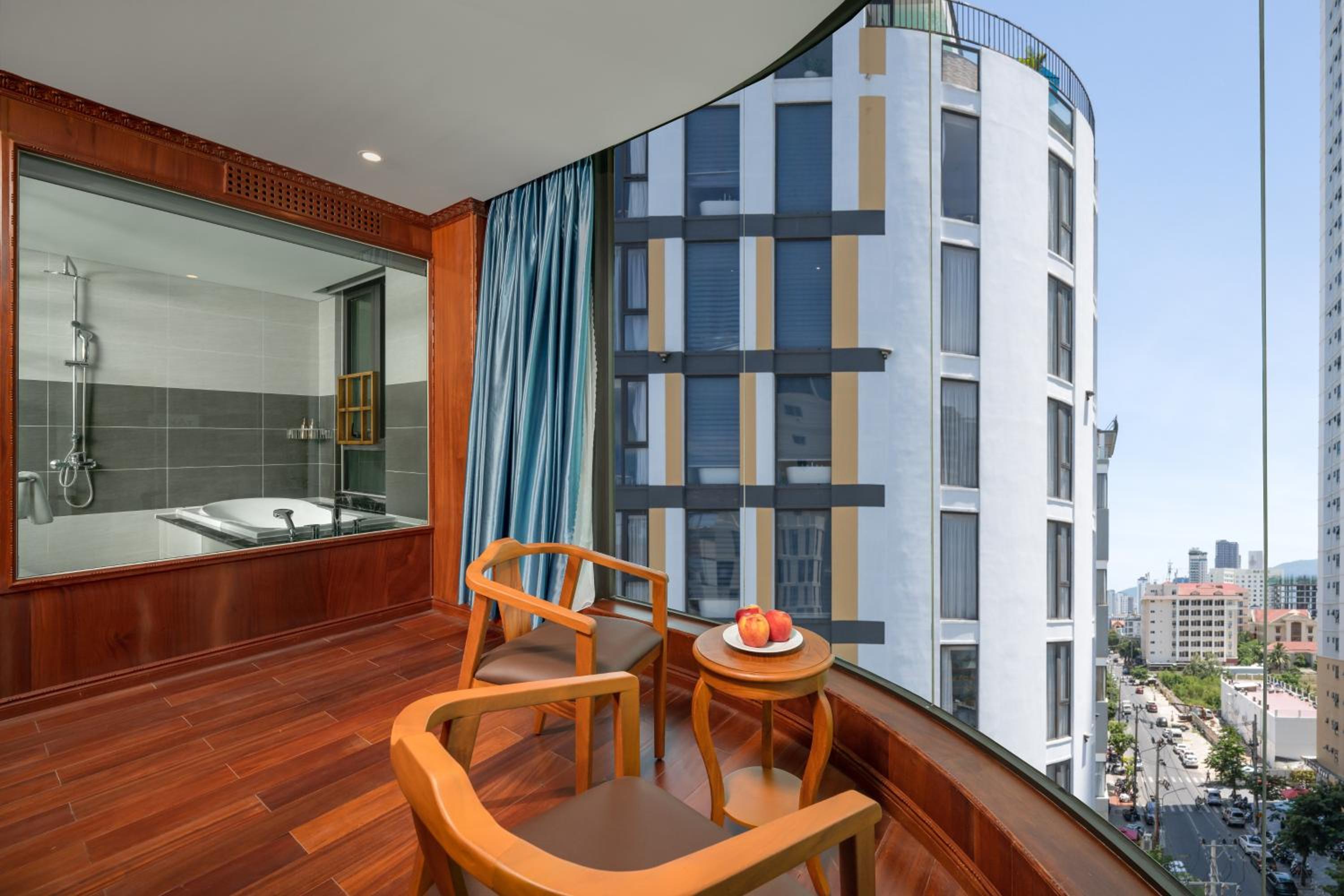Suite - Photo 5