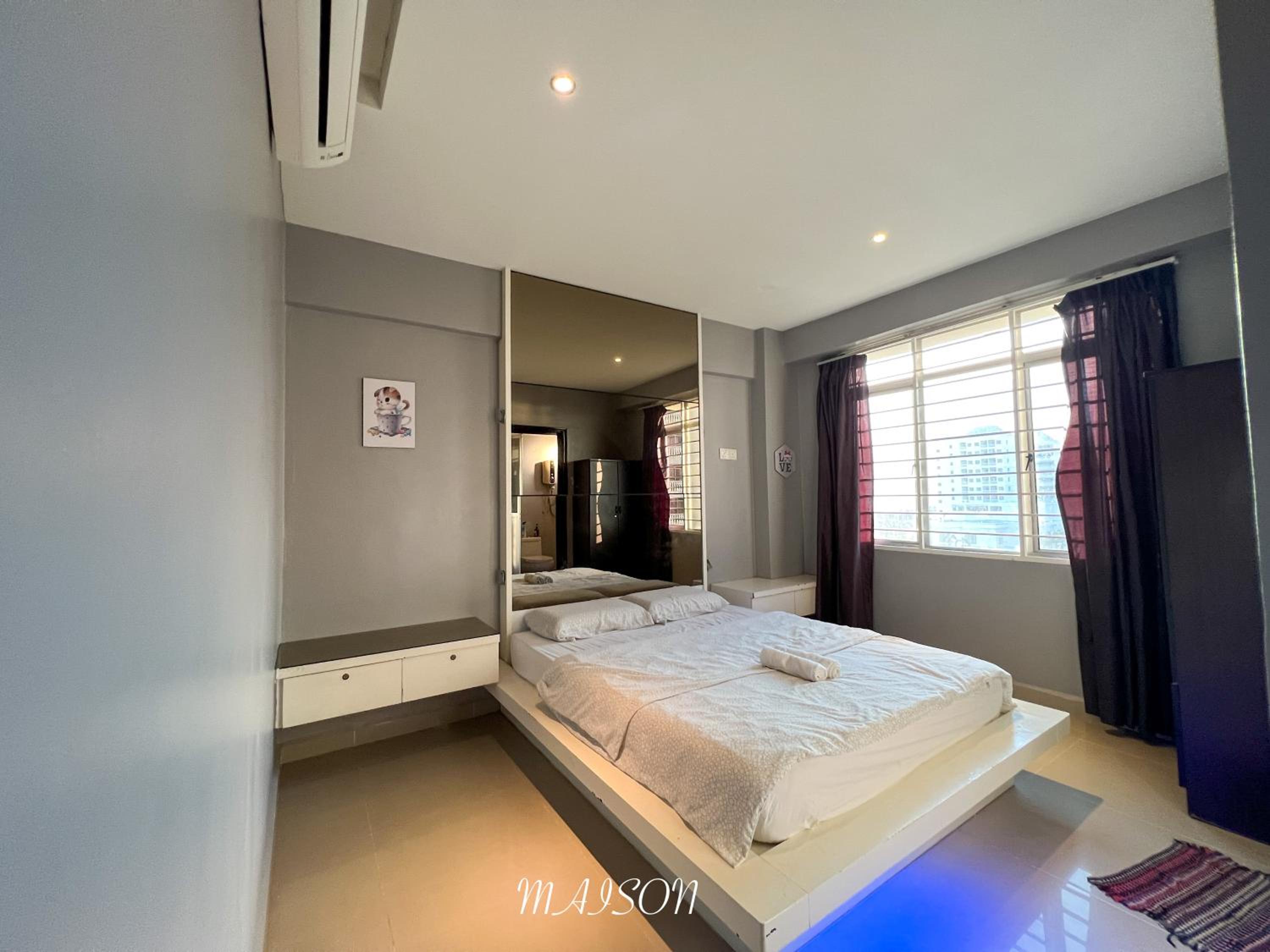 King Suite with Pool View photo 1