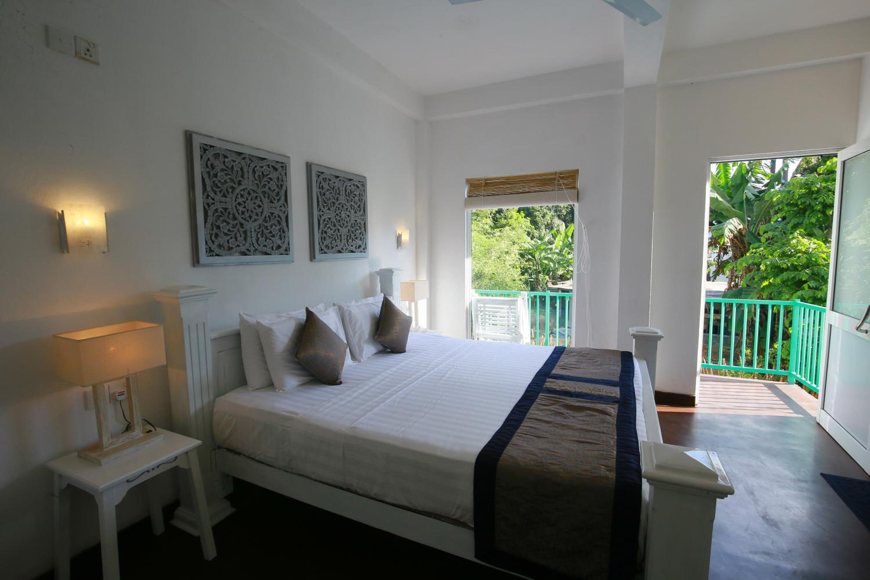 King Room with Balcony - Photo 2