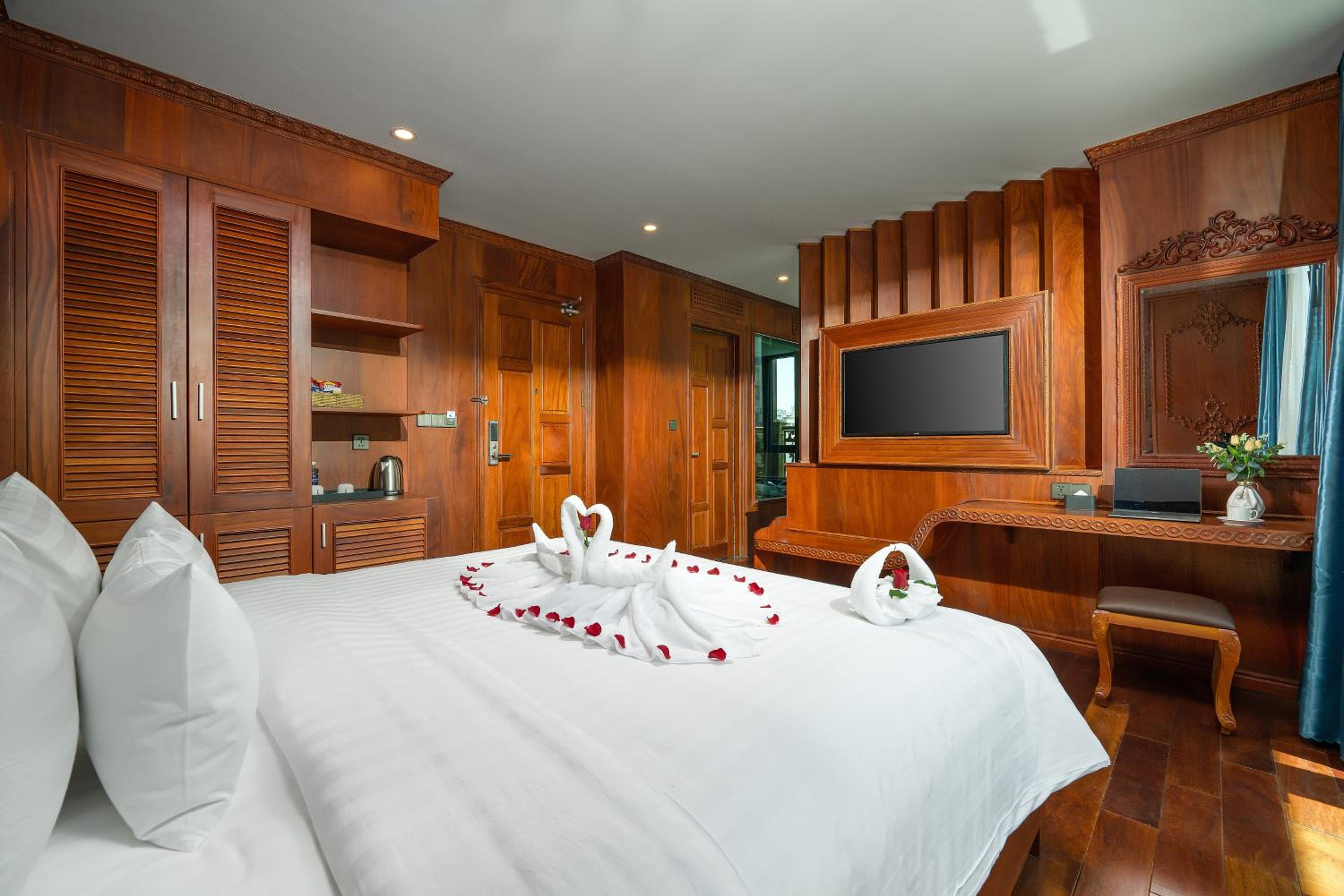 Suite with Balcony - Photo 9