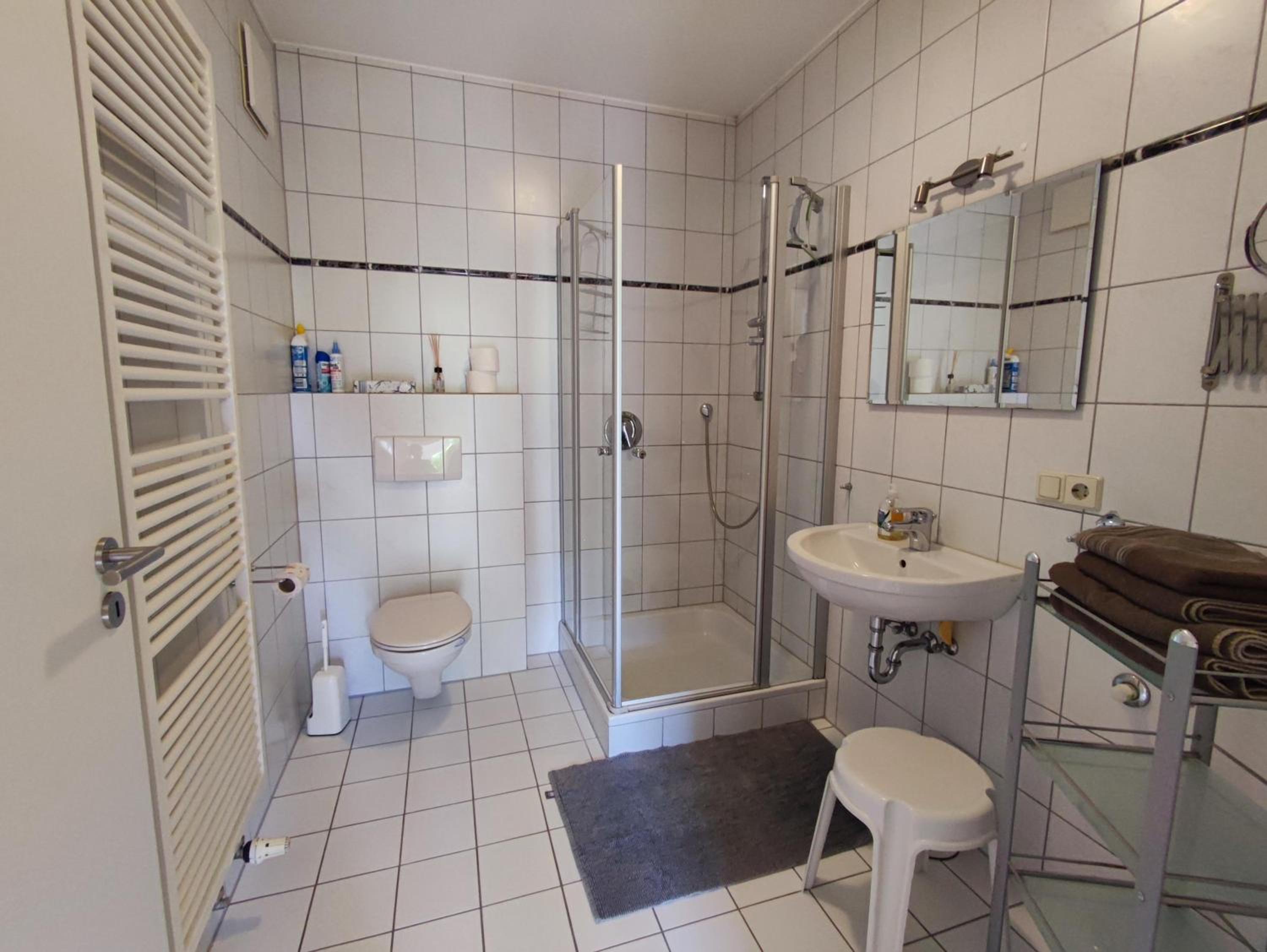 Apartment with Shower photo 3