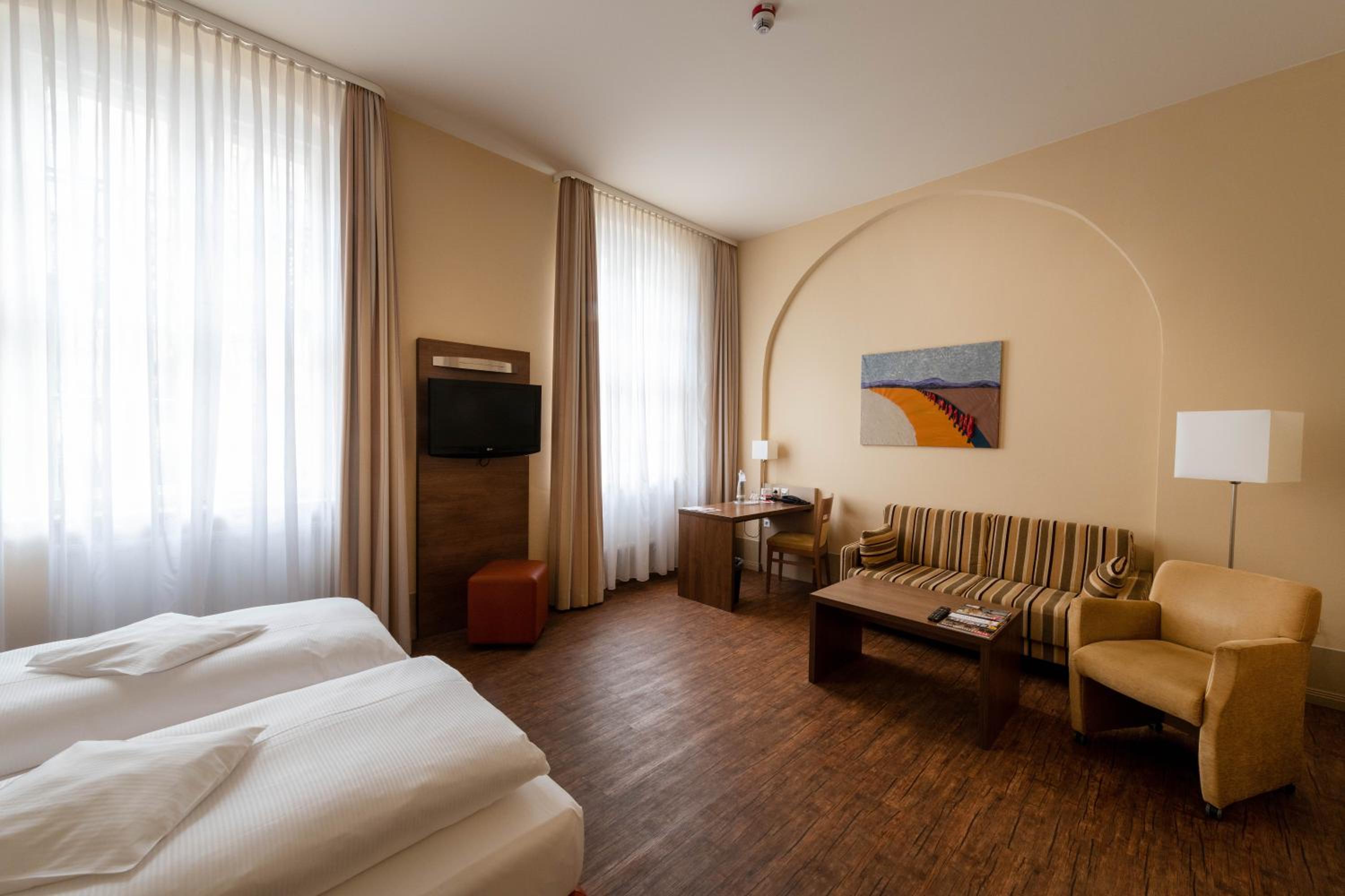 Deluxe Double or Twin Room photo 3