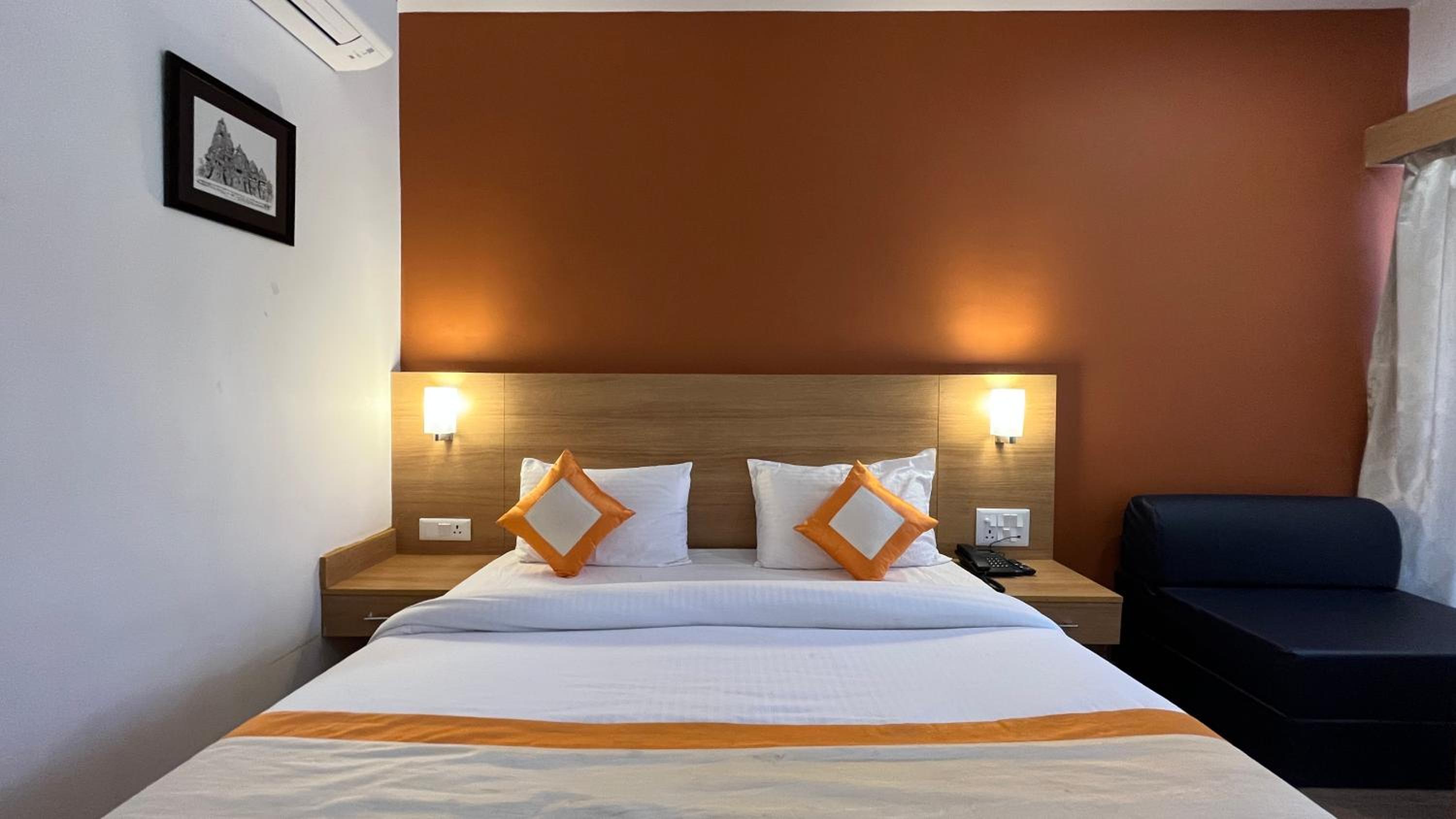 Deluxe Room - Photo 12