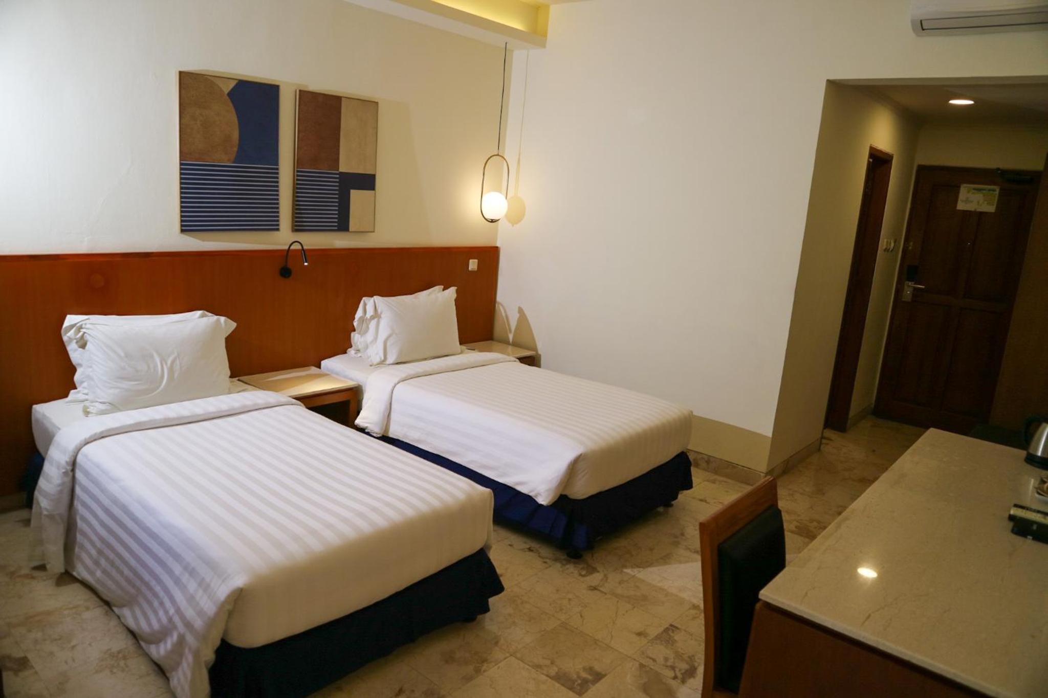 Double or Twin Room with Pool Access - Photo 1