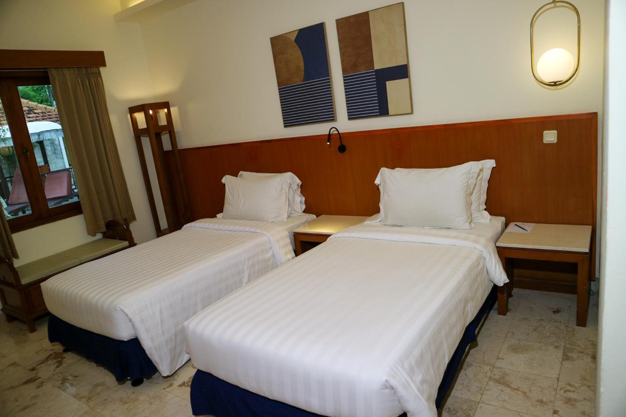 Double or Twin Room with Pool Access - Photo 11