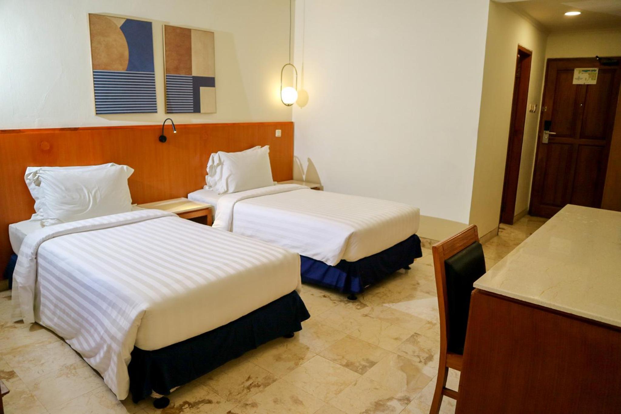 Double or Twin Room with Pool Access - Photo 10