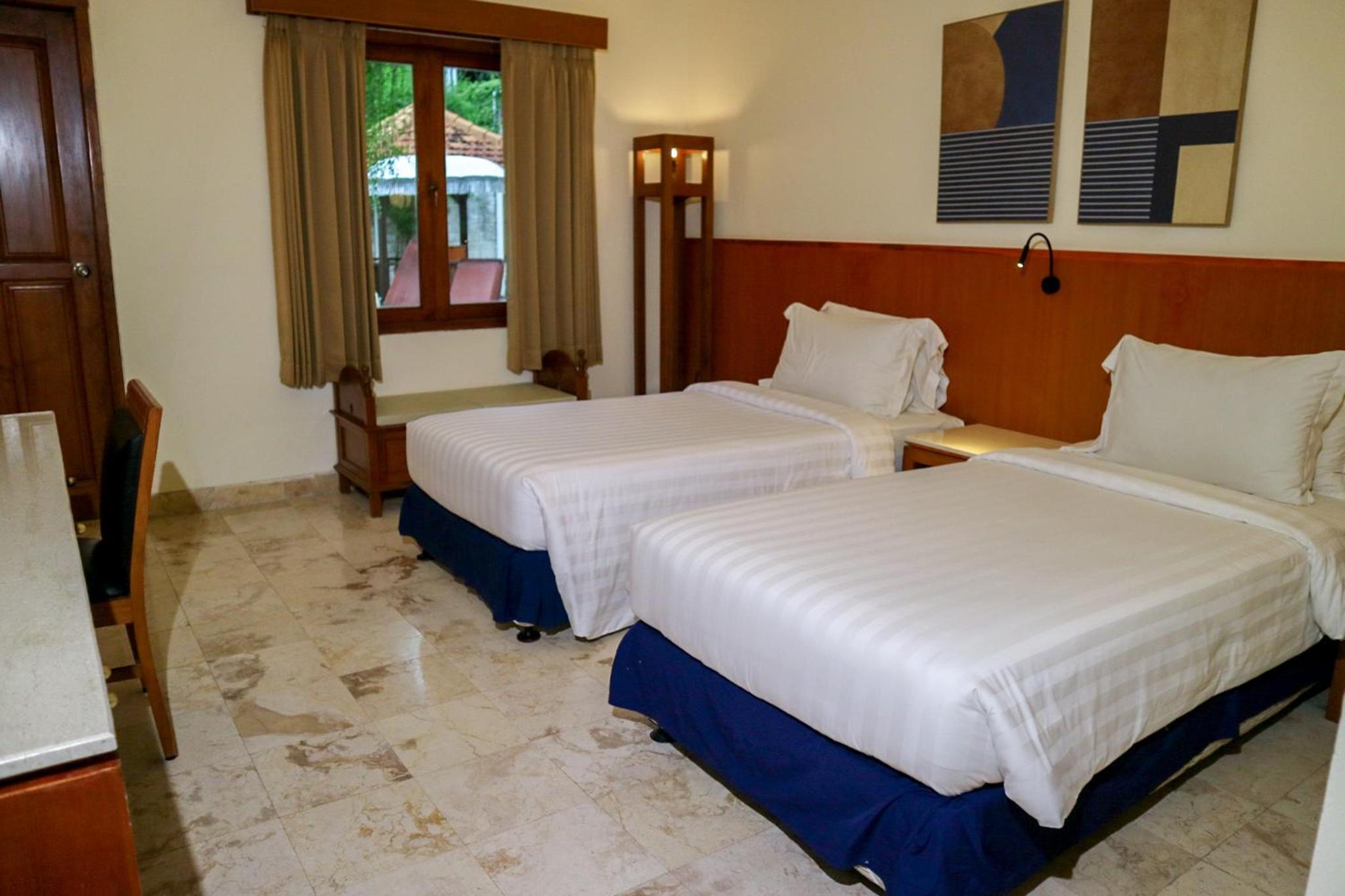 Double or Twin Room with Pool Access - Photo 26