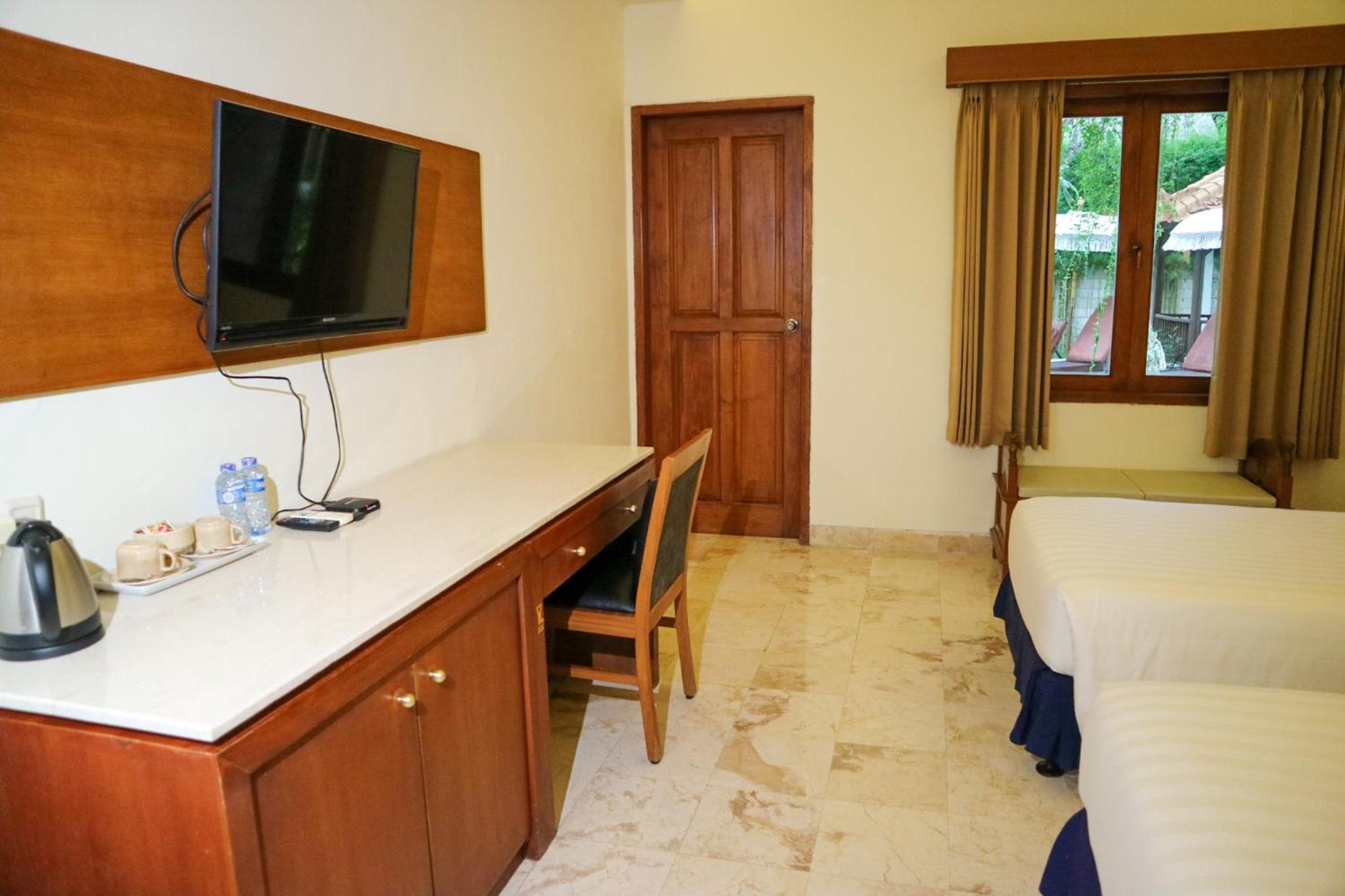 Double or Twin Room with Pool Access - Photo 25