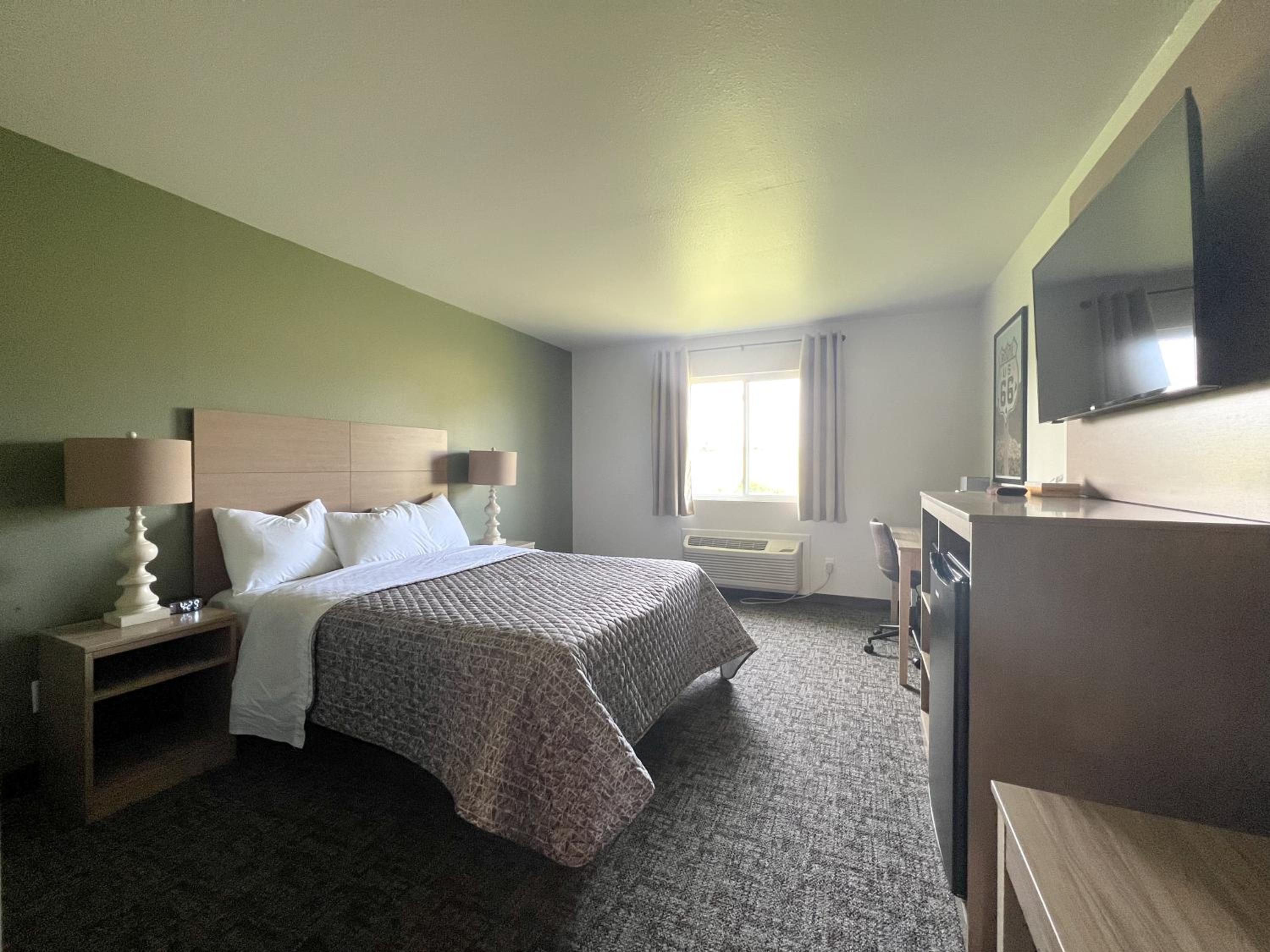 Standard Queen Room