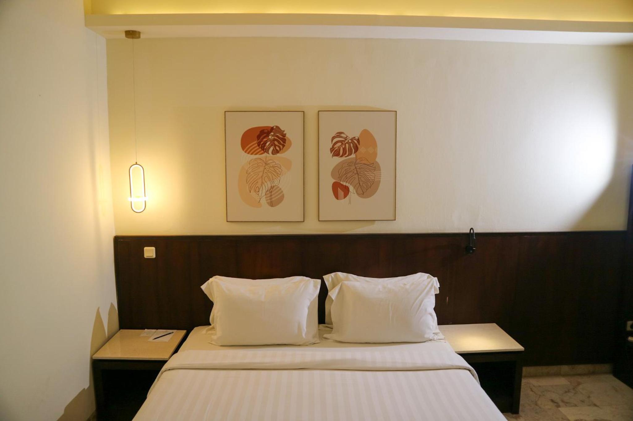 Double or Twin Room with Pool Access - Photo 23