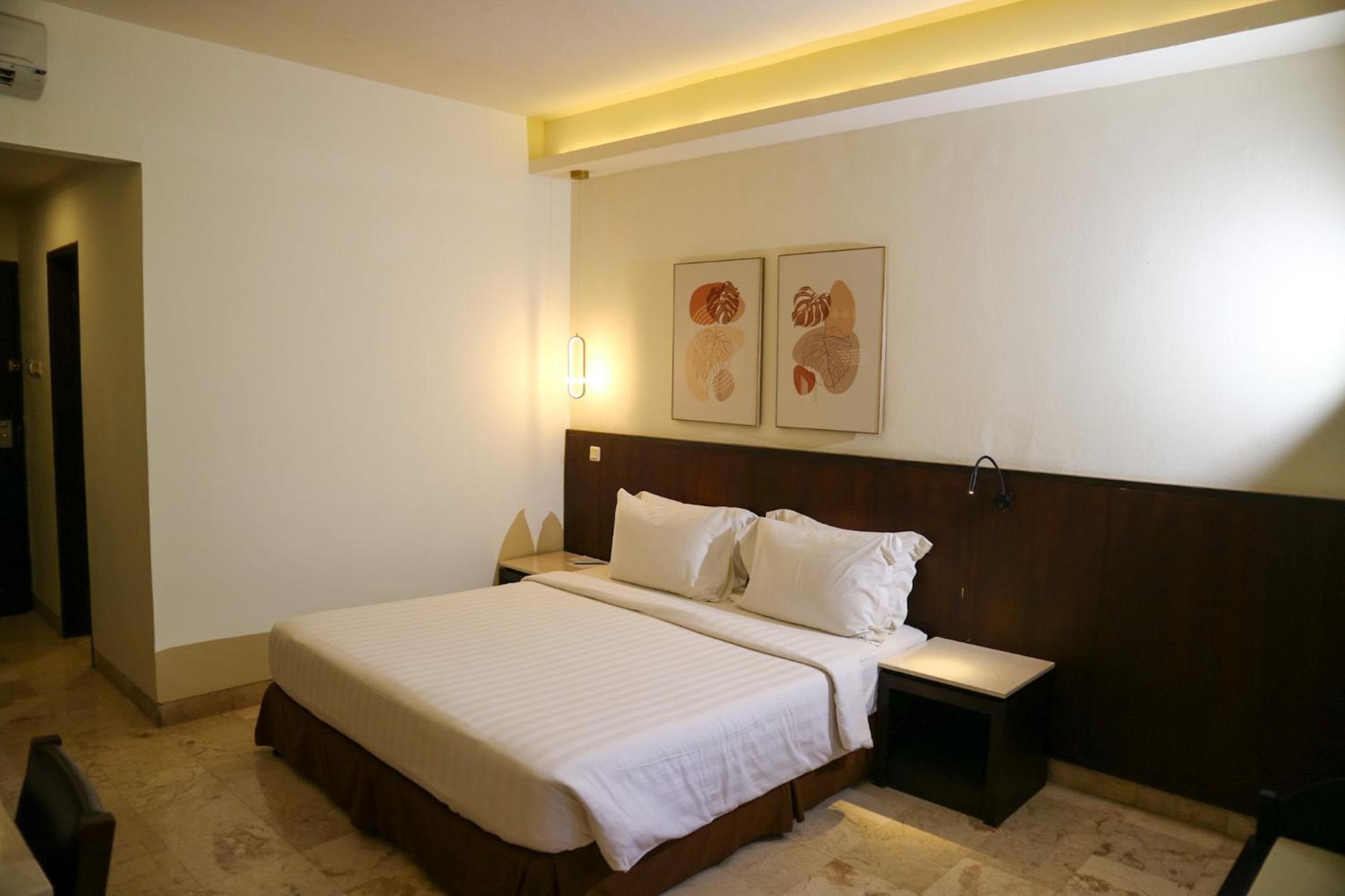 Double or Twin Room with Pool Access - Photo 22