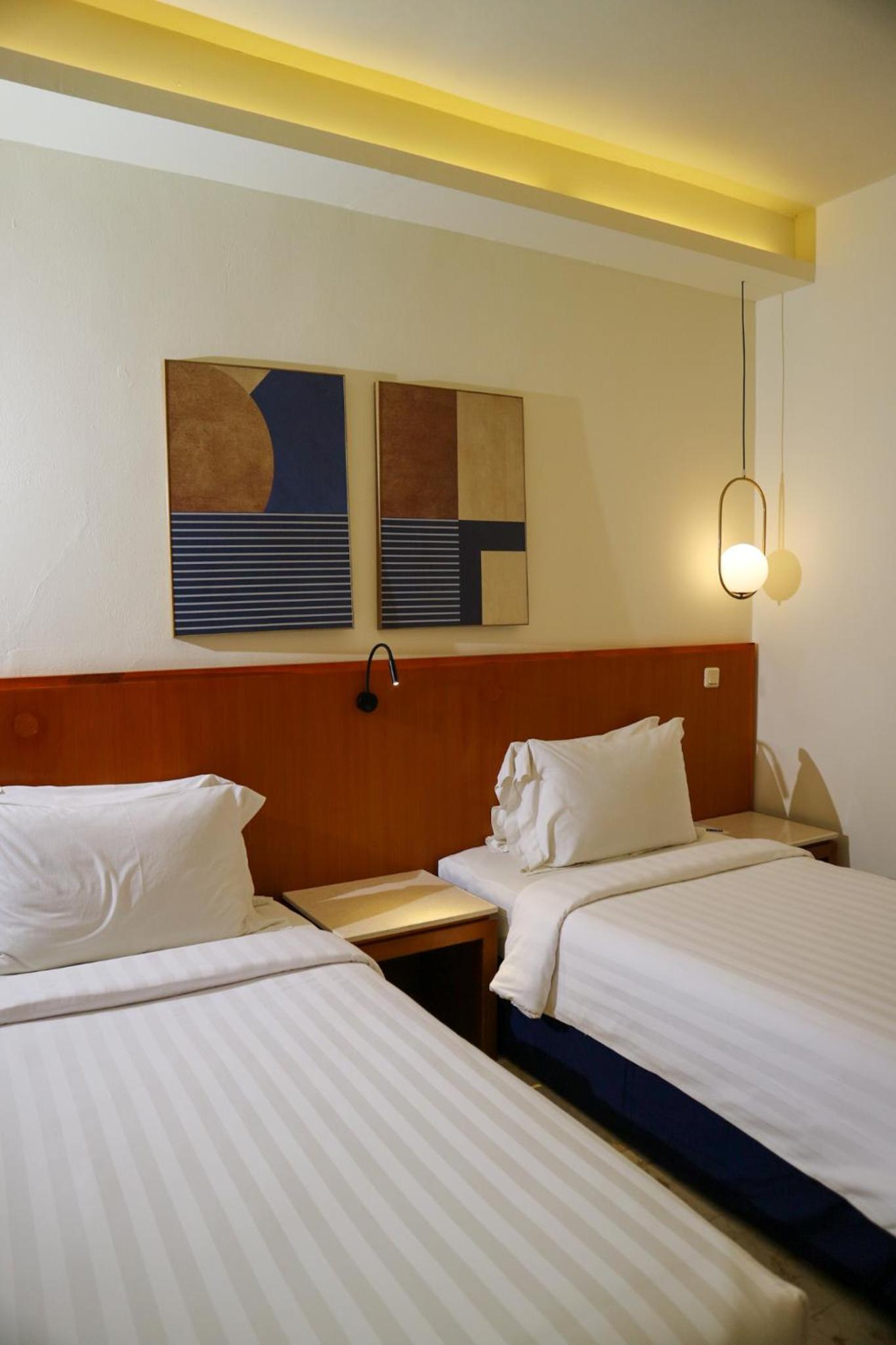 Double or Twin Room with Pool Access - Photo 19