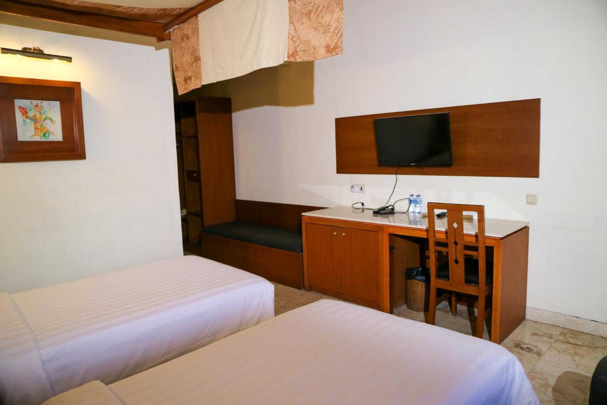 Double or Twin Room with Pool Access - Photo 18