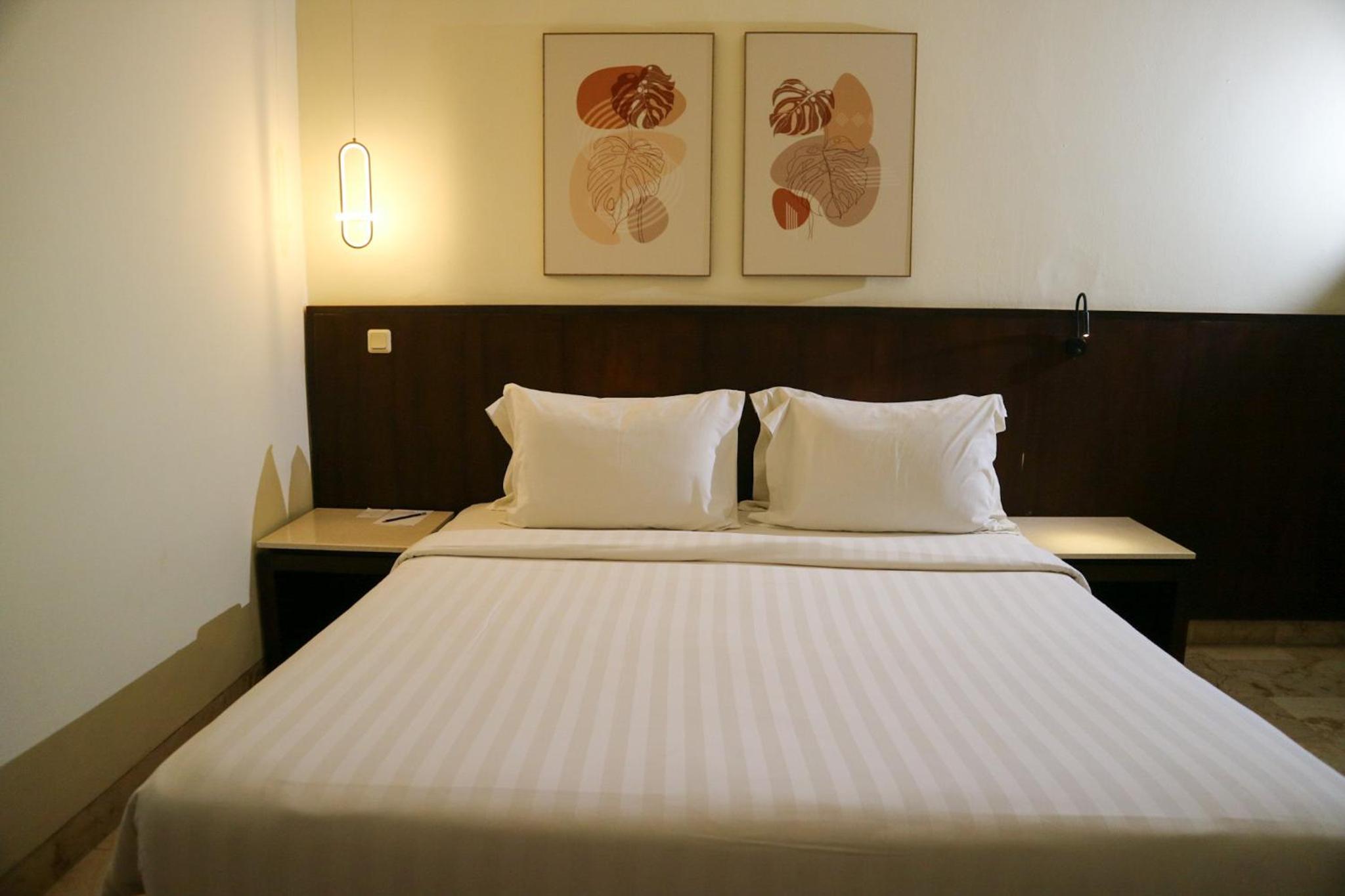 Double or Twin Room with Pool Access - Photo 17